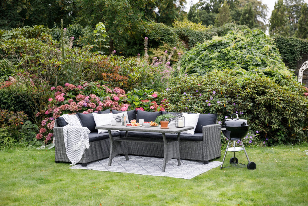 Outdoor dining set