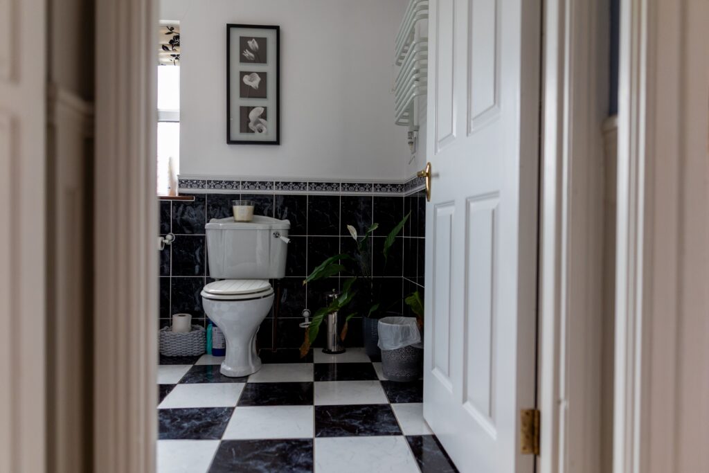 picture of a bathroom with black and white tiles 
