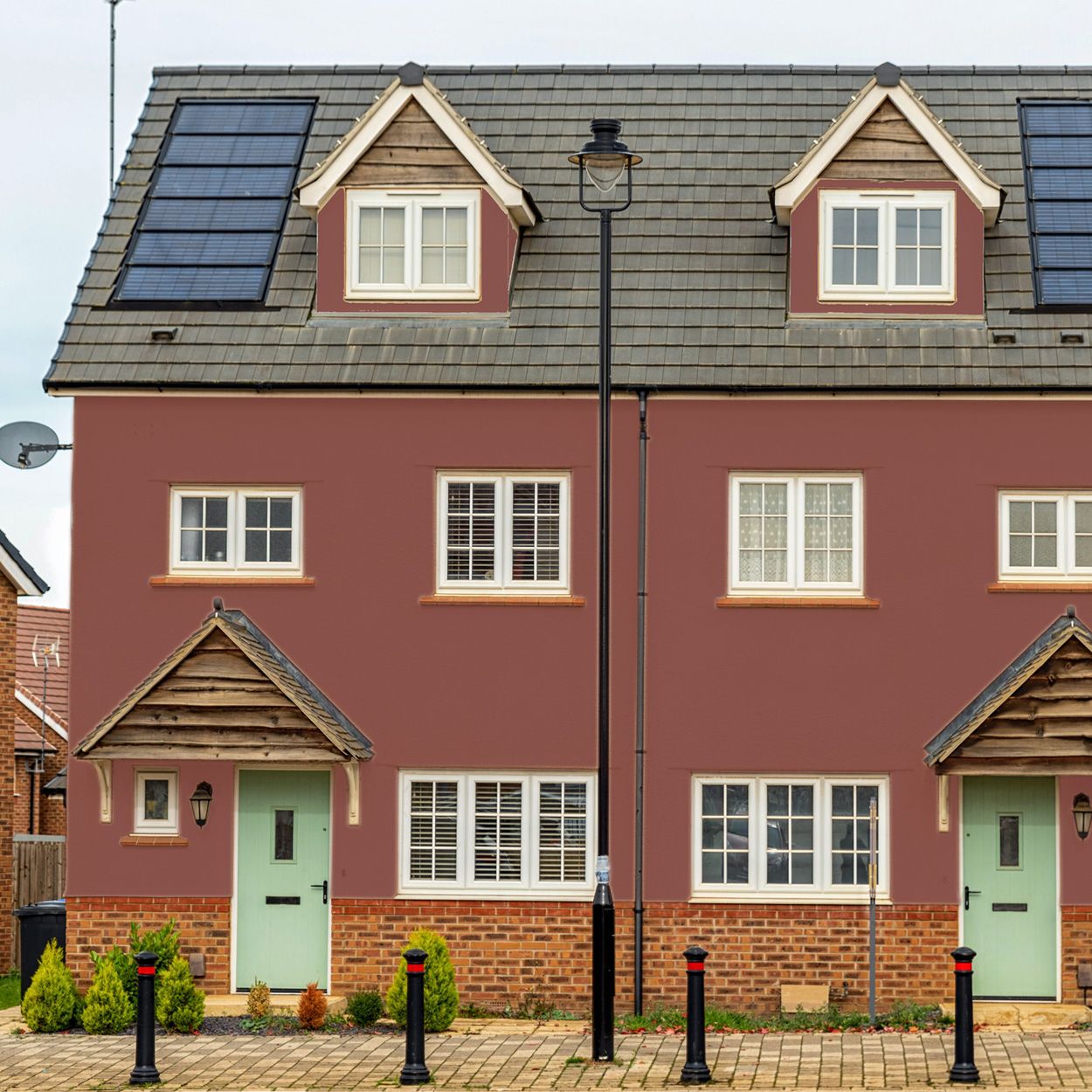 Red outlet masonry paint