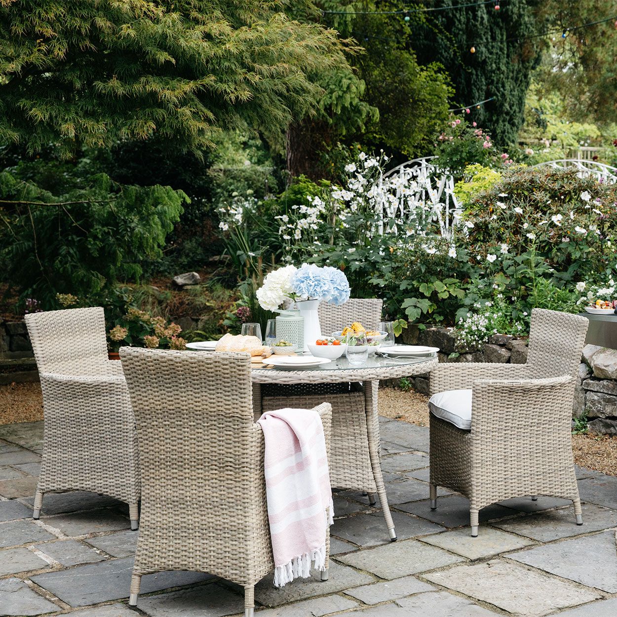 Round garden table store and chairs rattan