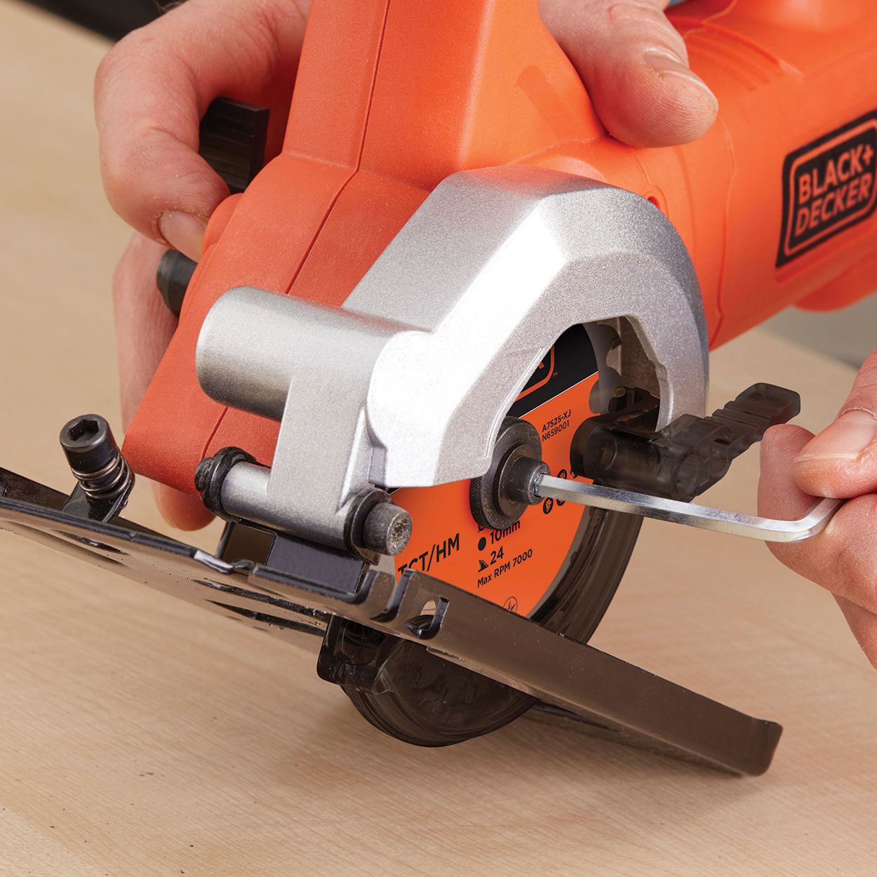 Black Decker 400W Compact Circular Saw With 2 Blades And Kitbox