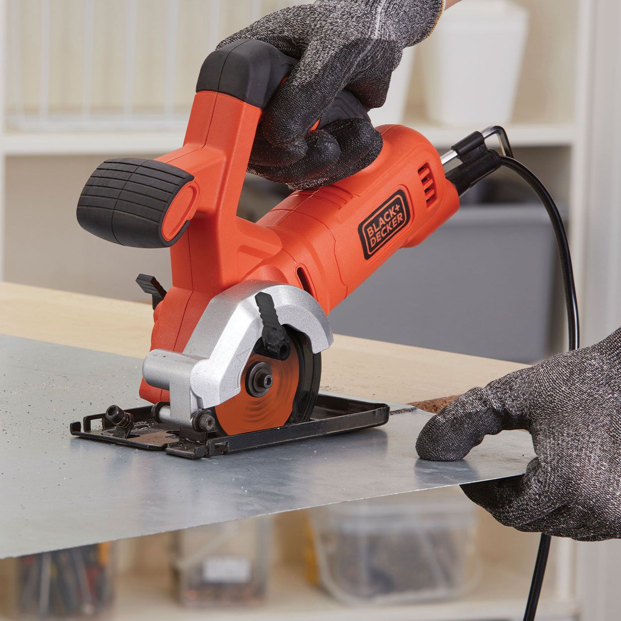 Black and decker best sale hand held circular saw