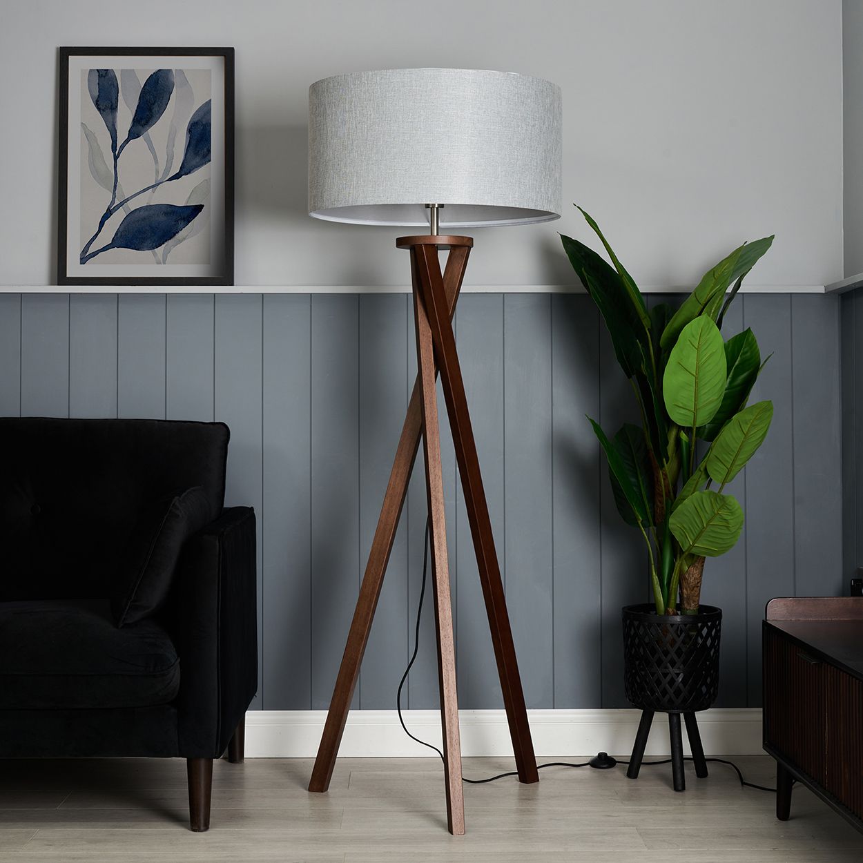 Lanark Large Tripod Floor Lamp | Woodie's