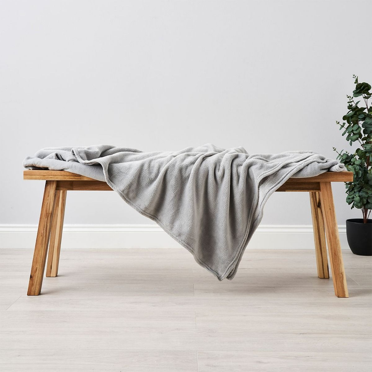 Microfleece Throw 130Cm X 160Cm Silver Woodie's