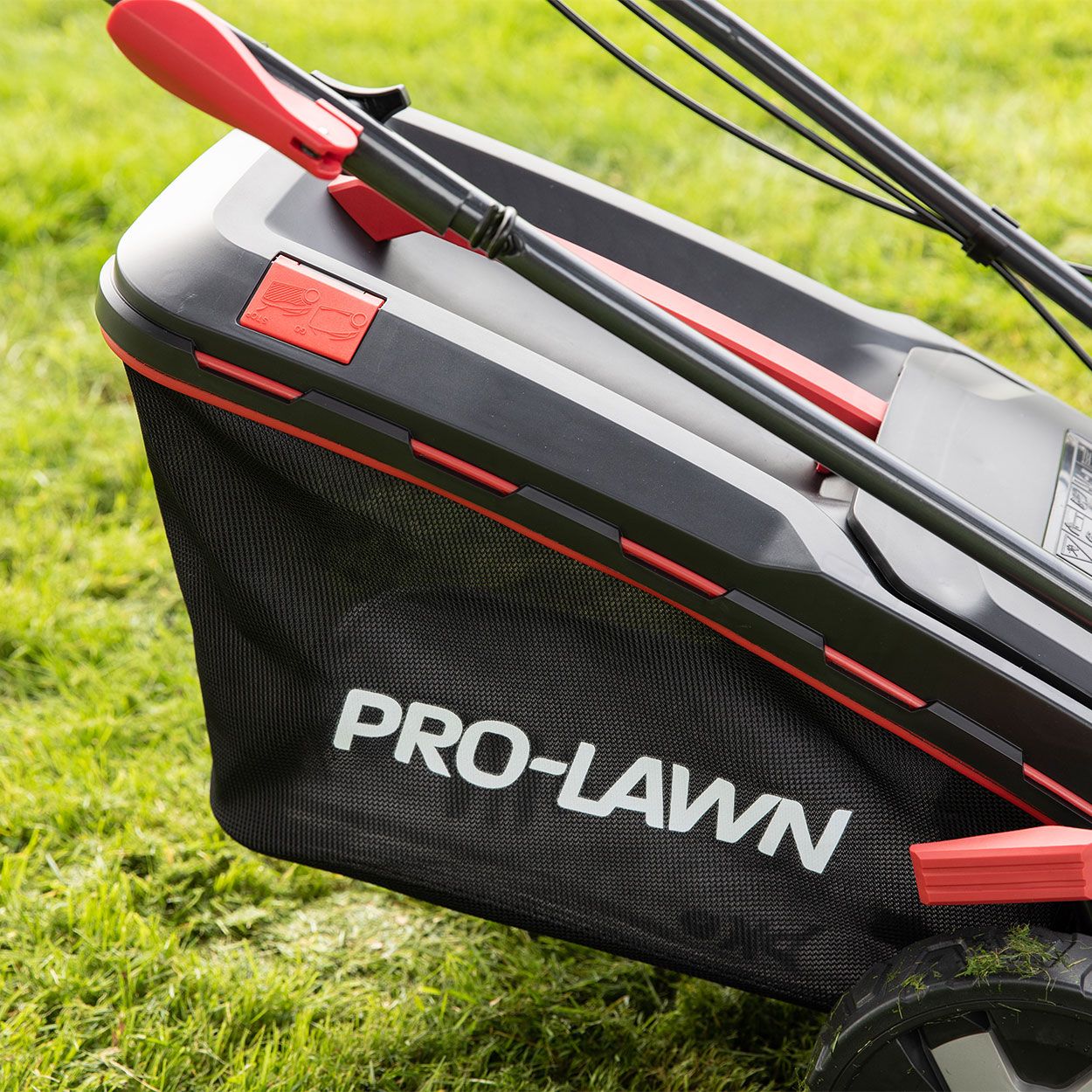 Pro Lawn Hyundai Self Propelled Petrol Lawnmower 51cm 170cc Woodie s