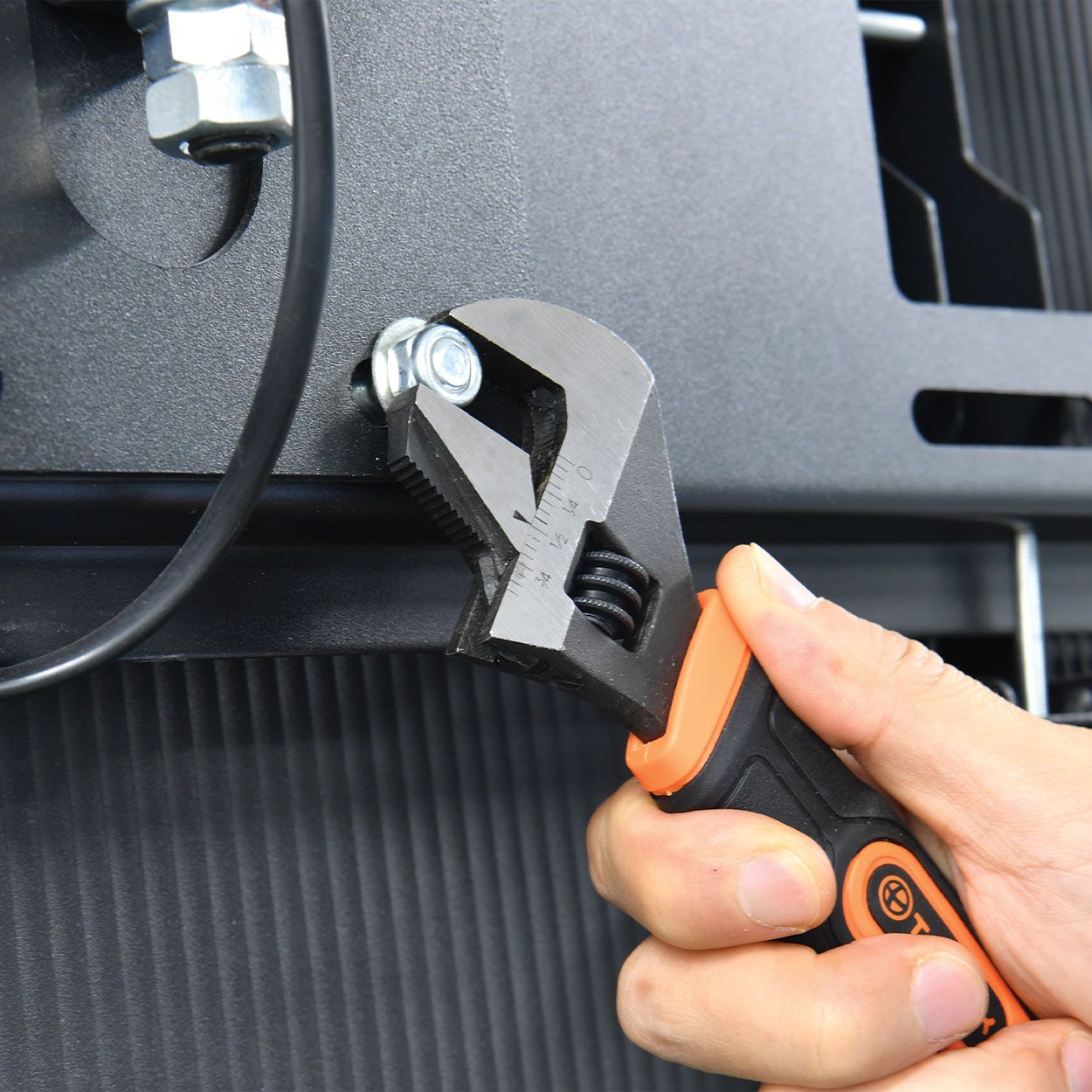 Tactix Wide Mouth Adjustable Wrench