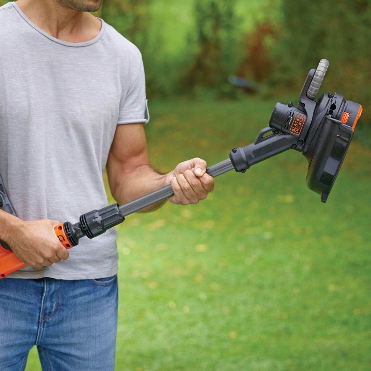 Black+Decker 18V Cordless 28cm String Trimmer 2.0Ah