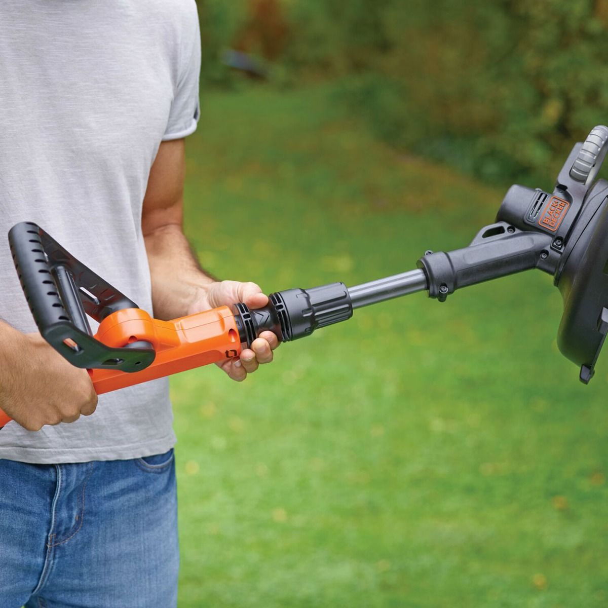Black+Decker 18V Cordless 28cm String Trimmer 2.0Ah