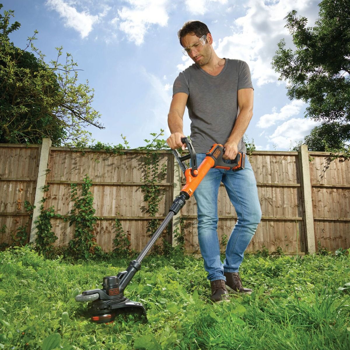 Black+Decker 18V Cordless 28cm String Trimmer 2.0Ah