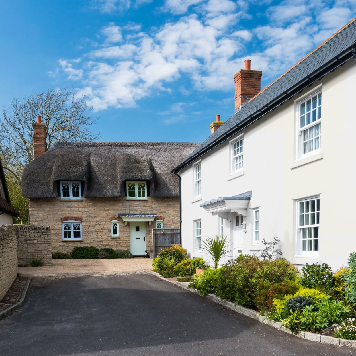 Johnstone's 10L Antique White Smooth Masonry