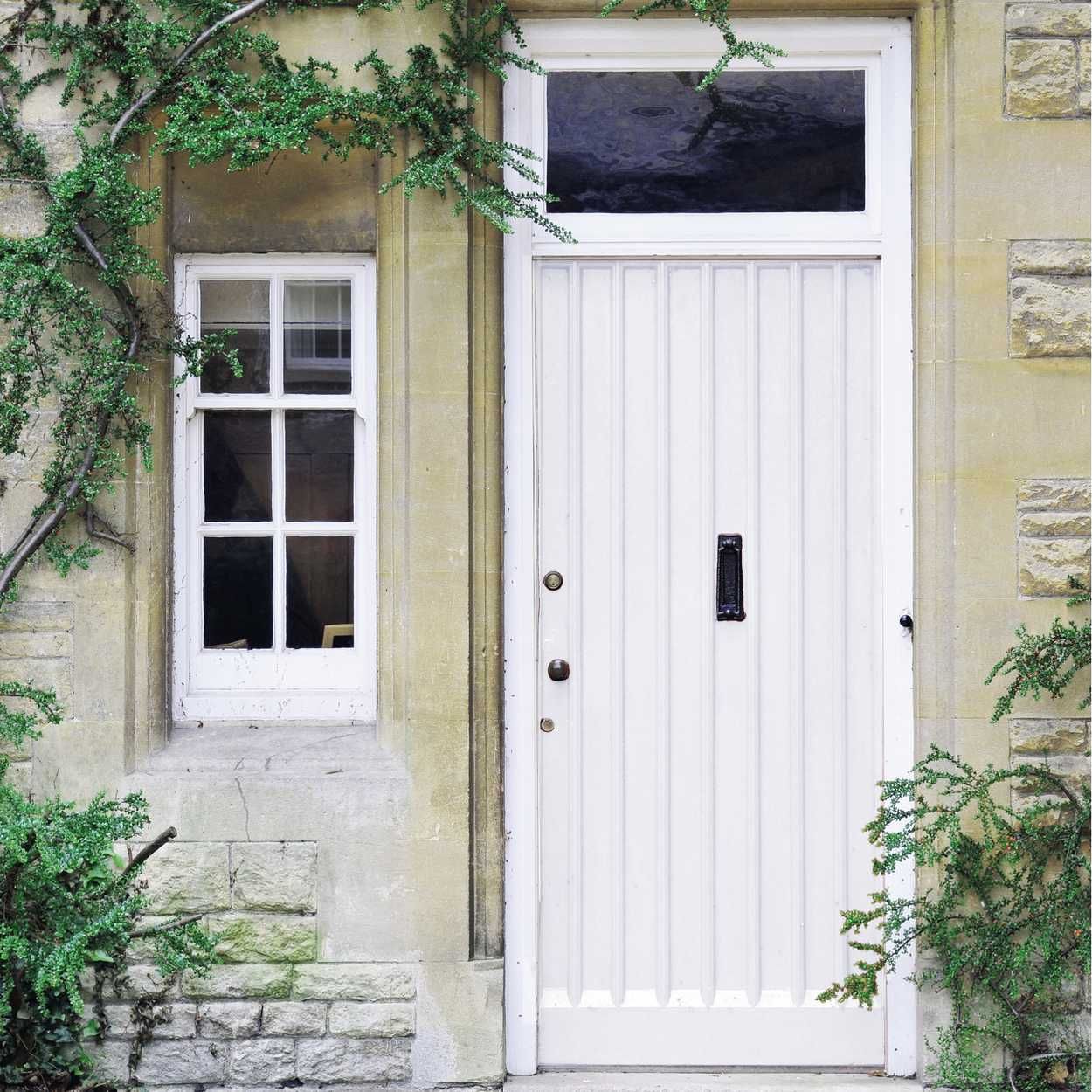 Johnstone's  Exterior Gloss Brilliant White 2.5ltr