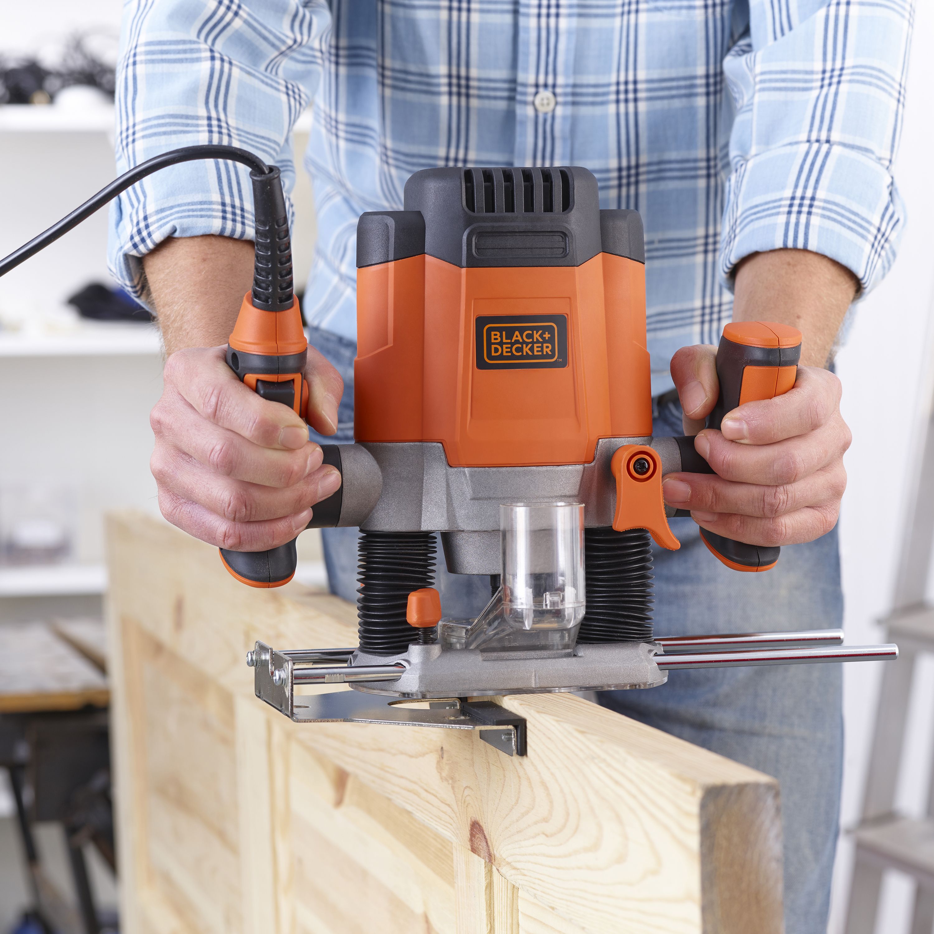 Black+Decker 1200W 6.35mm Plunge Router