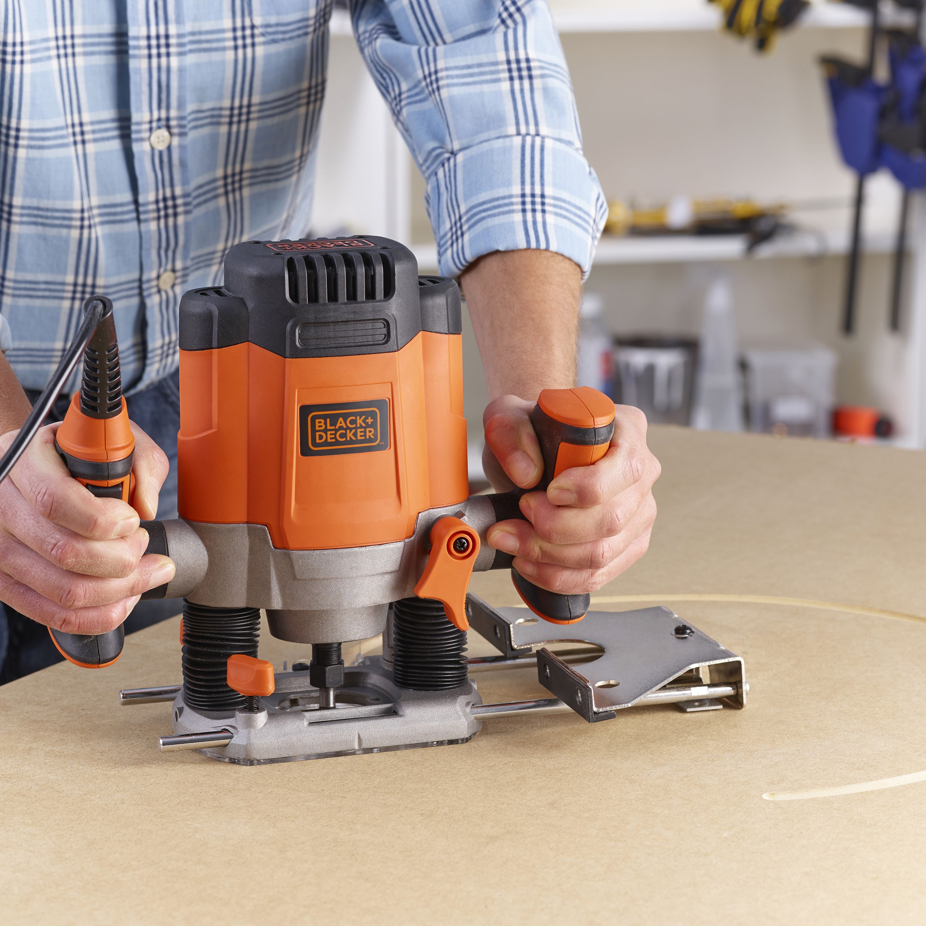 Black+Decker 1200W 6.35mm Plunge Router