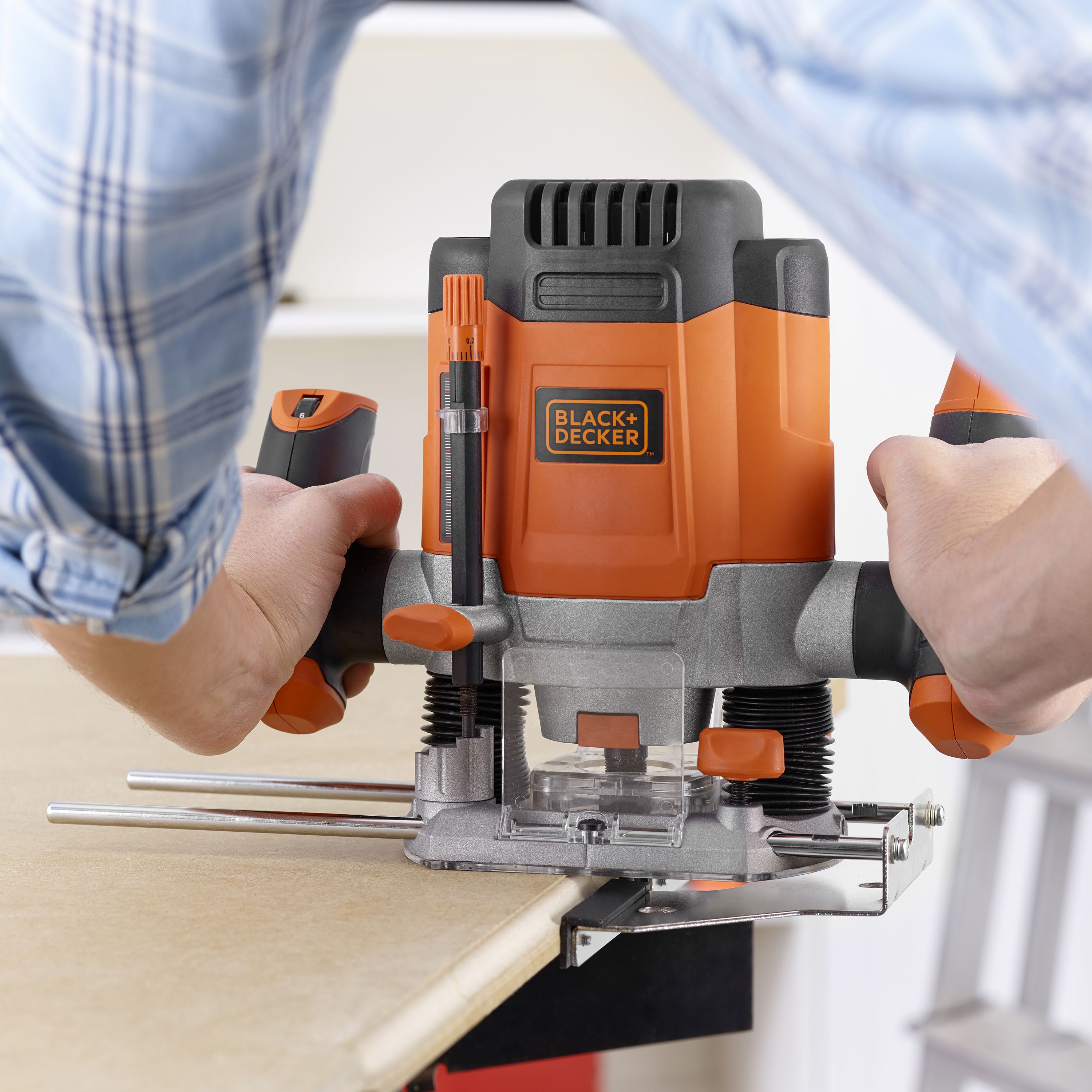 Black+Decker 1200W 6.35mm Plunge Router