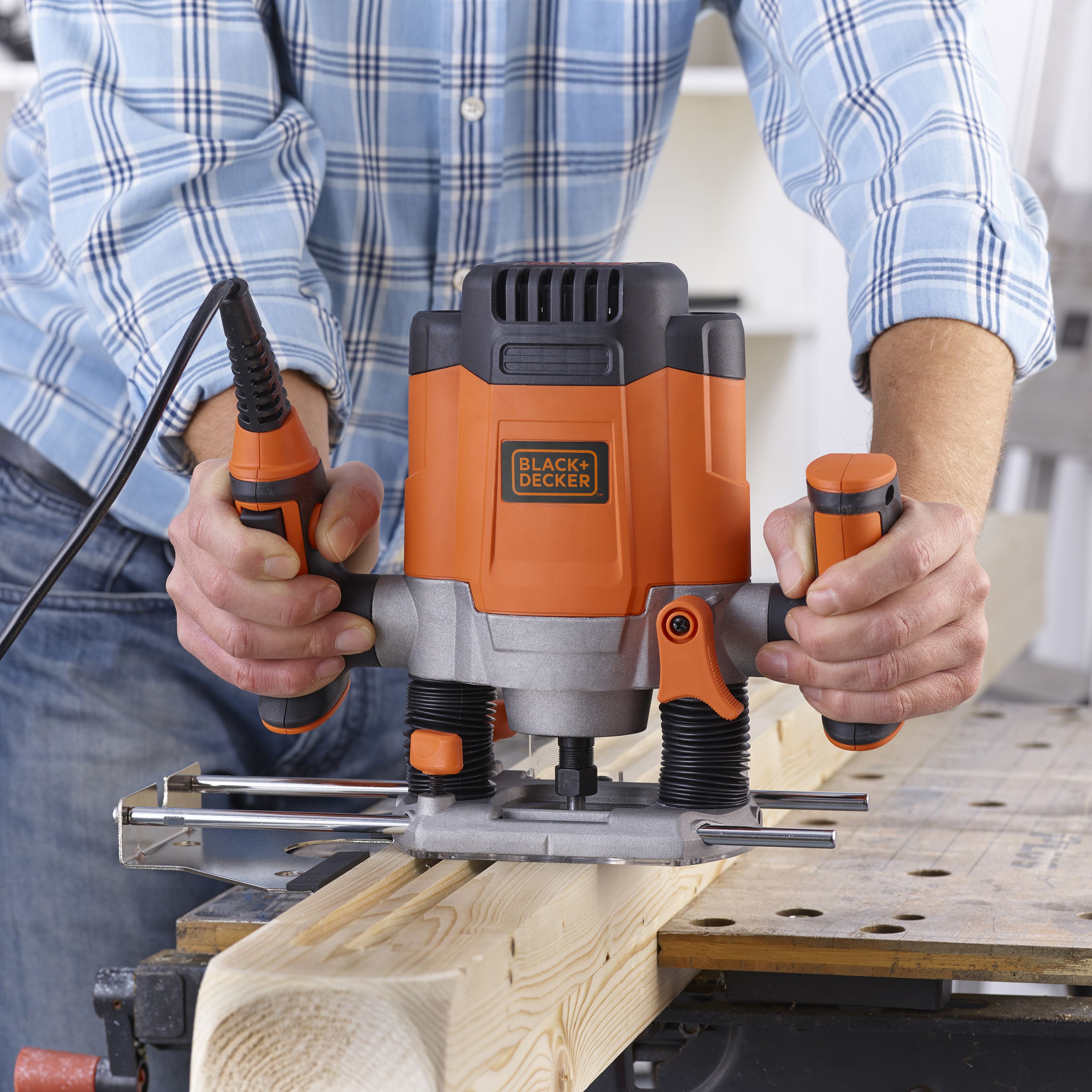 Black+Decker 1200W 6.35mm Plunge Router