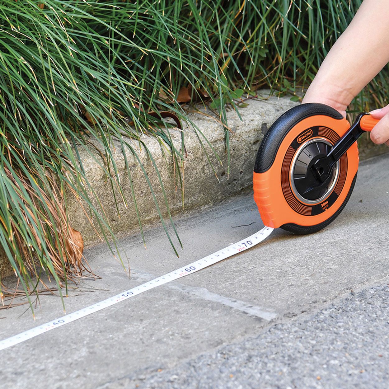 Tactix 30m Long Tape With Soft Handle