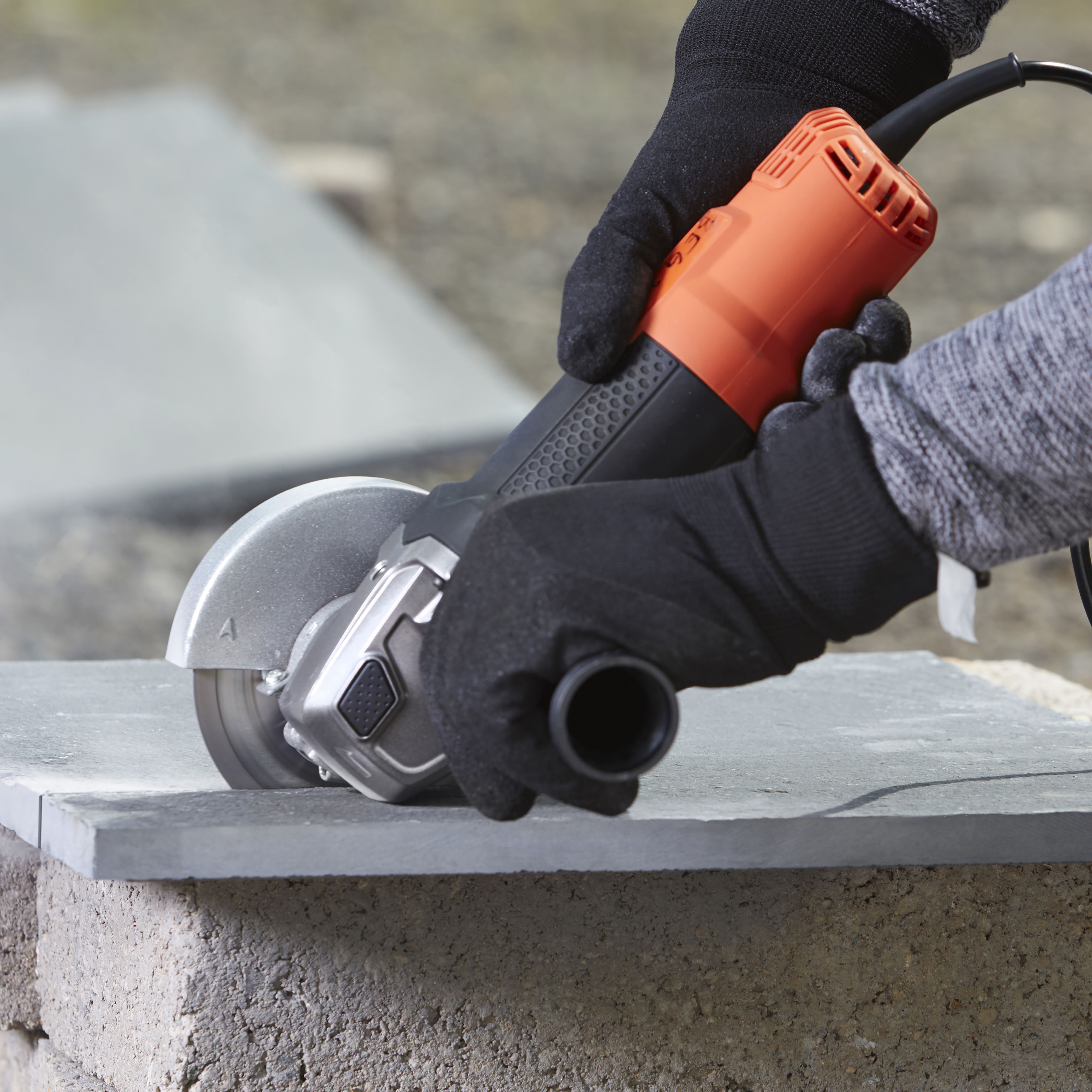 Black+Decker 900W Corded Angle Grinder with Kitbox