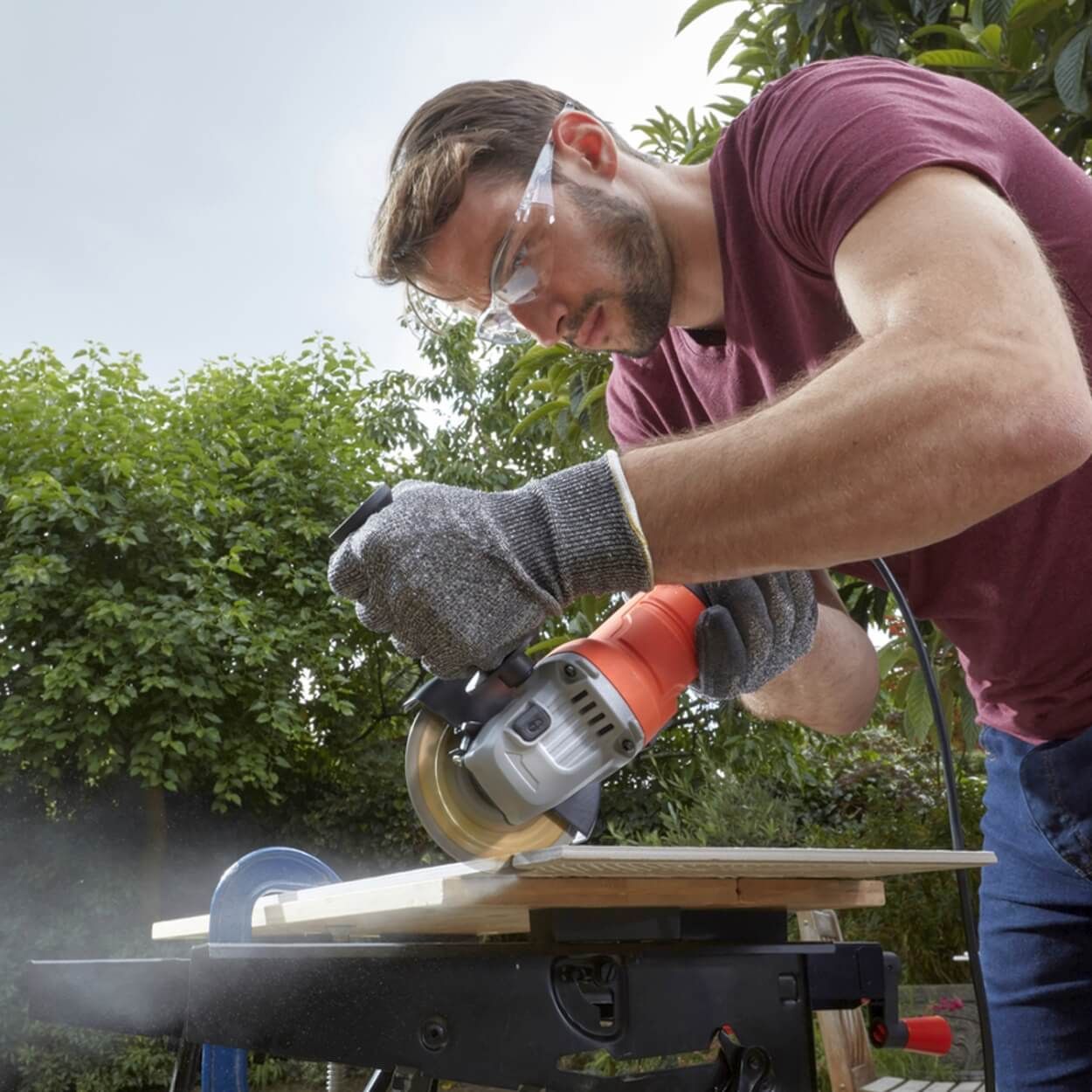 Black+Decker 710W 115mm Angle Grinder