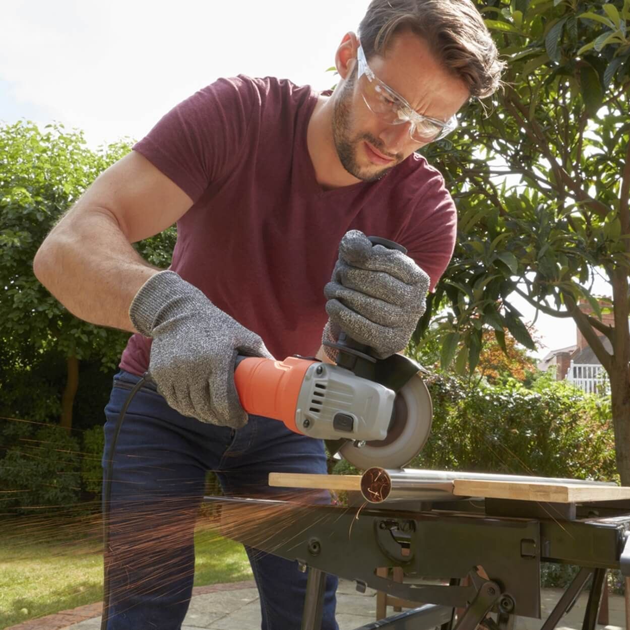 Black+Decker 710W 115mm Angle Grinder