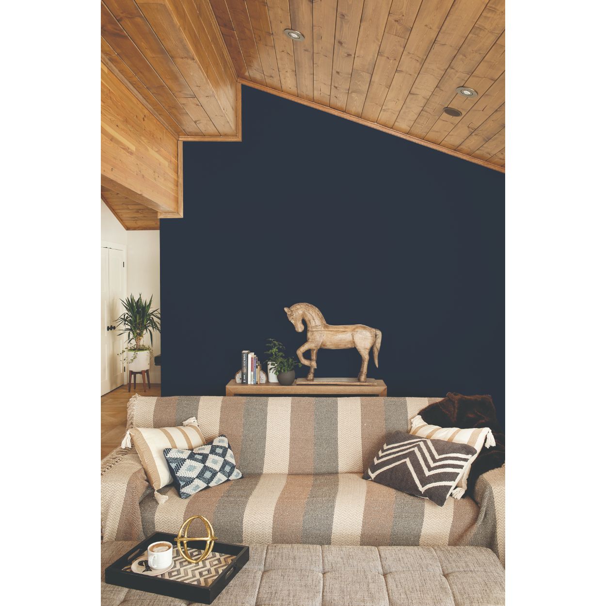 Johnstone's Feature Wall Matt Midnight Sapphire 2.5 Litre