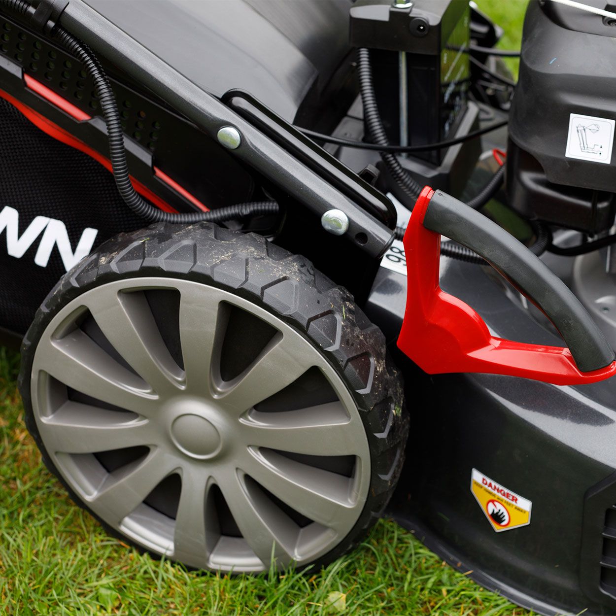 Pro Lawn Self Propelled Electric Start Hyundai Lawnmower 53cm