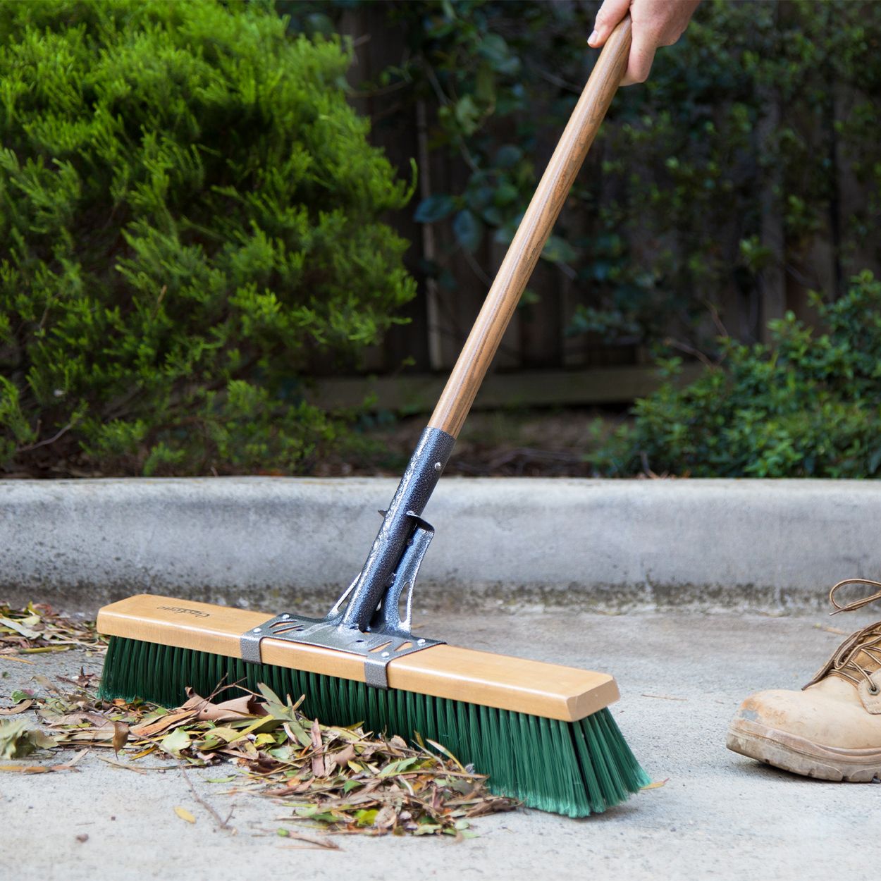 Pro Multisurface Garden Brush 600mm