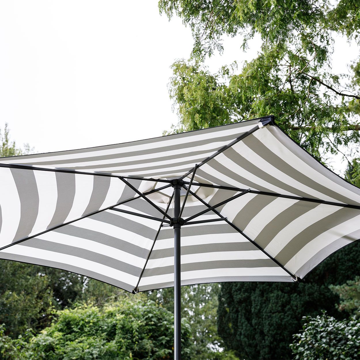 Crank Parasol Grey/White Stripe