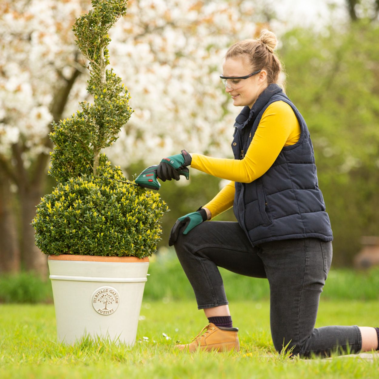 Bosch Isio Shape & Edge 3.6V Cordless Grass and Shrub Shear