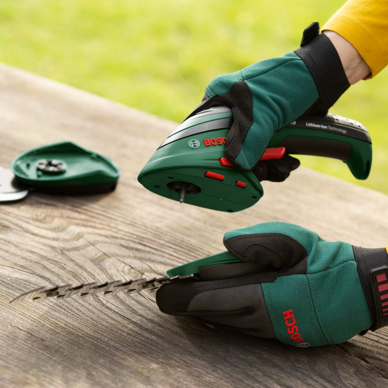Bosch Isio Shape & Edge 3.6V Cordless Grass and Shrub Shear