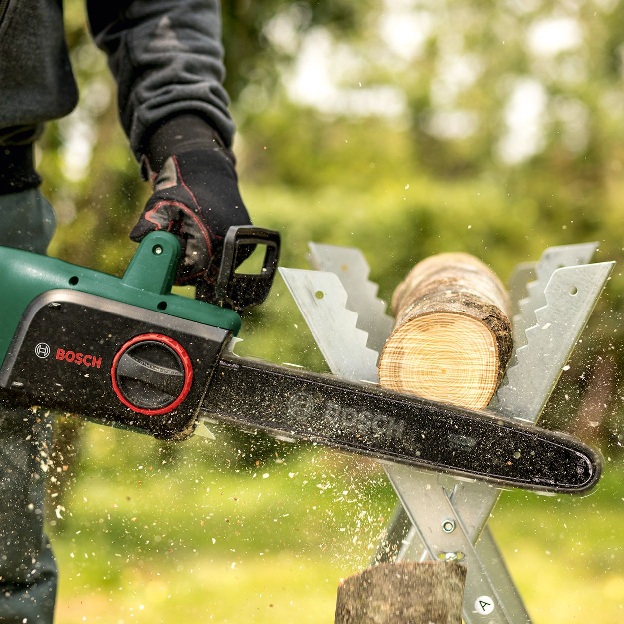 Bosch UniversalChain 35cm 1800W Electric Chainsaw