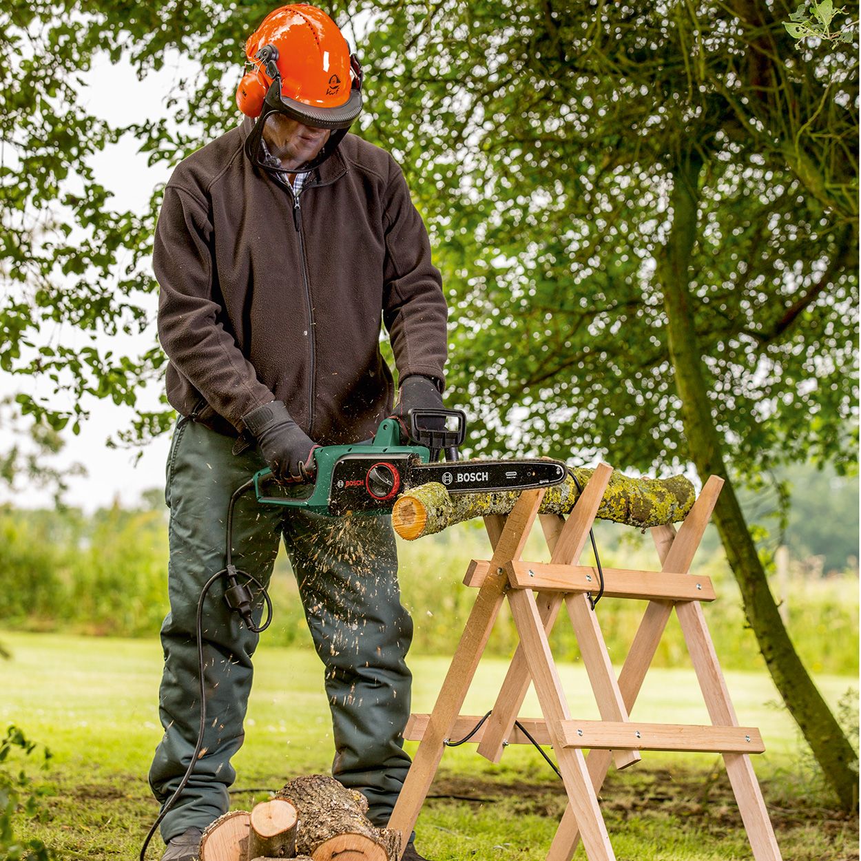 Bosch UniversalChain 35cm 1800W Electric Chainsaw