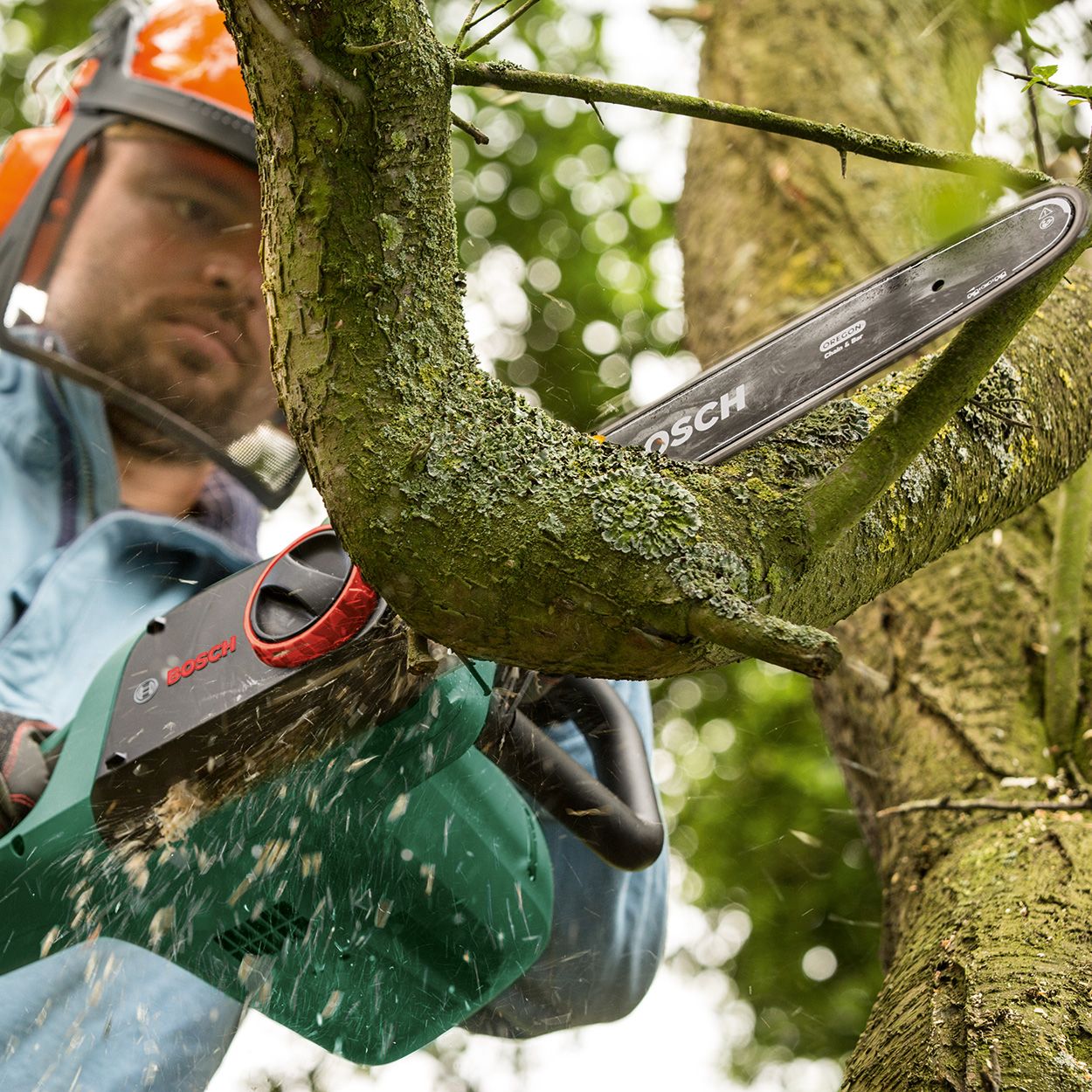 Bosch UniversalChain 35cm 1800W Electric Chainsaw