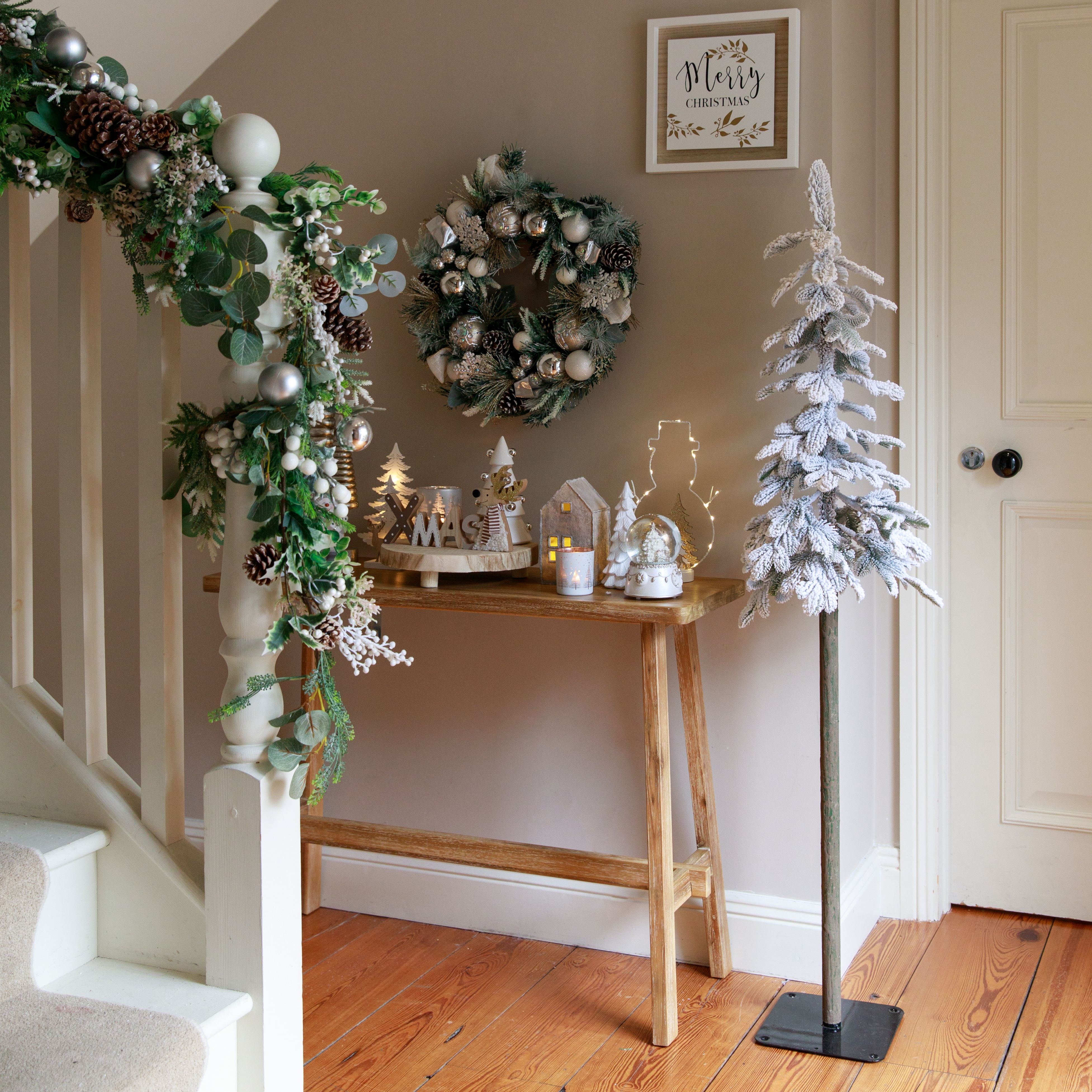 Winterwoods Wreath Champagne 53cm