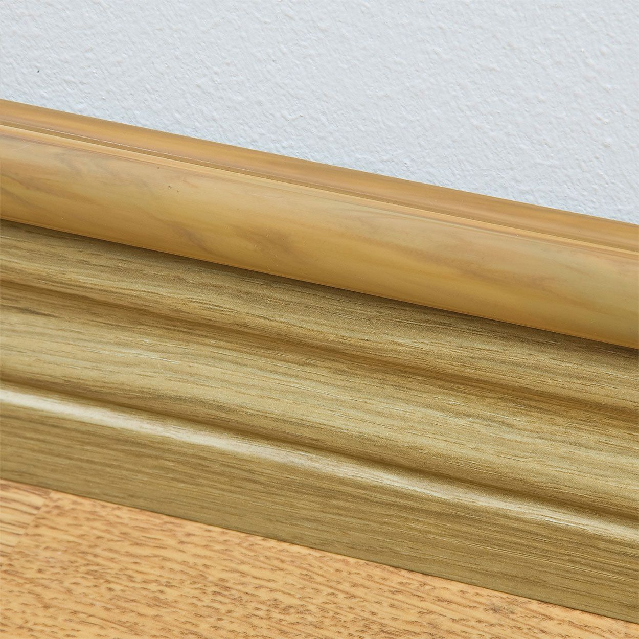 D-Line 2M Trunking 30X15 1/2 Round-Wood Effect