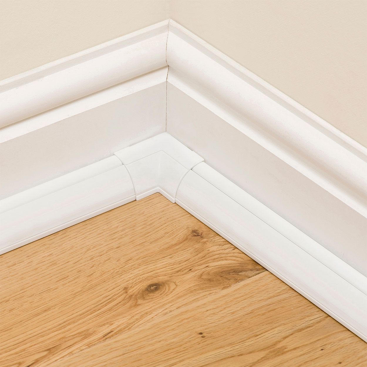 D-Line 22X22Mm Trunking Kit With 11 Accessories