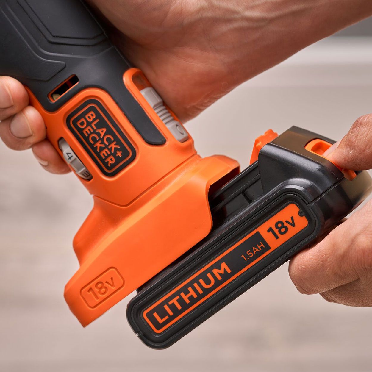 Black+Decker 18V Oscillating Tool 2Ah 1A Kitbox