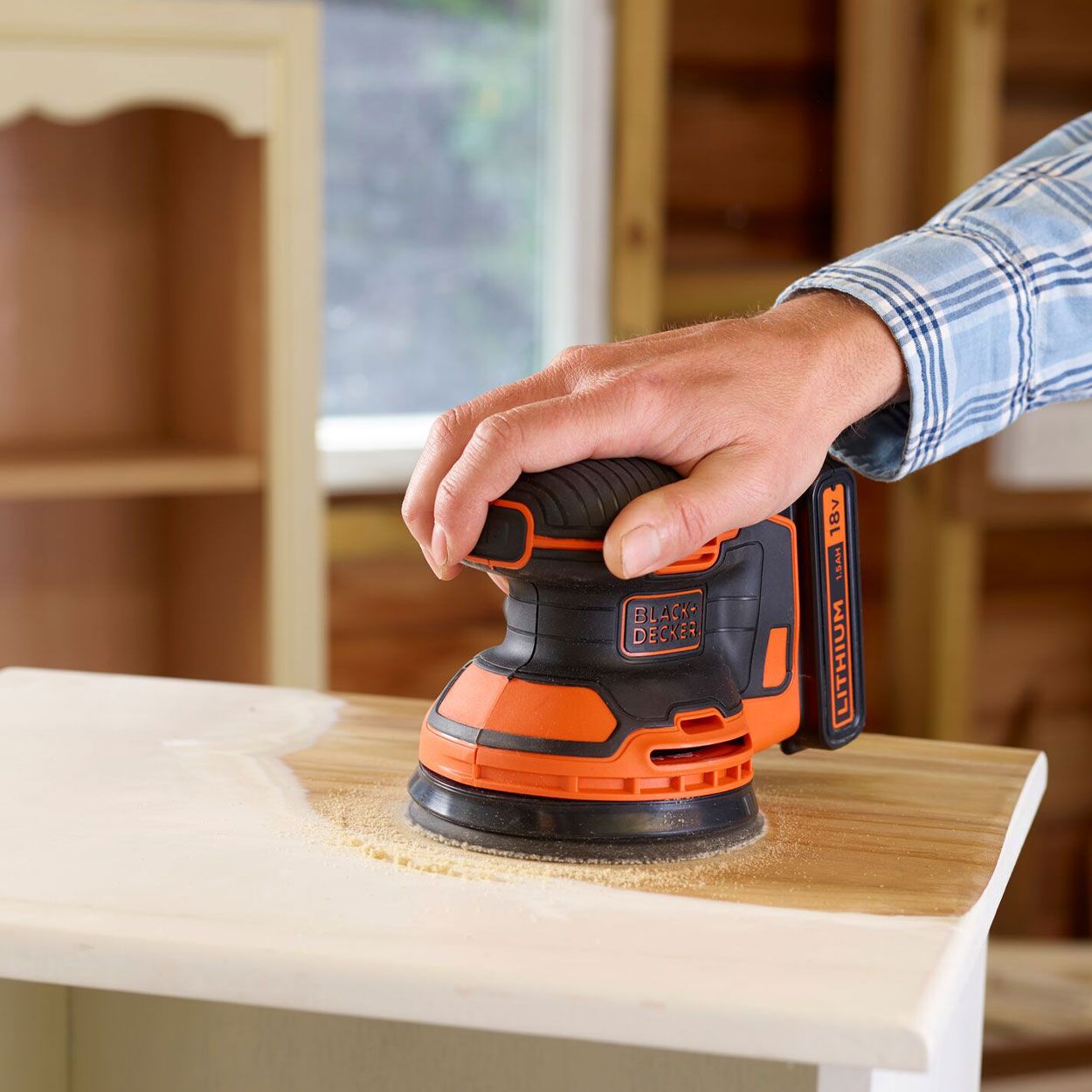 BLACK & DECKER 18V Random Orbital Sander 1.5Ah battery