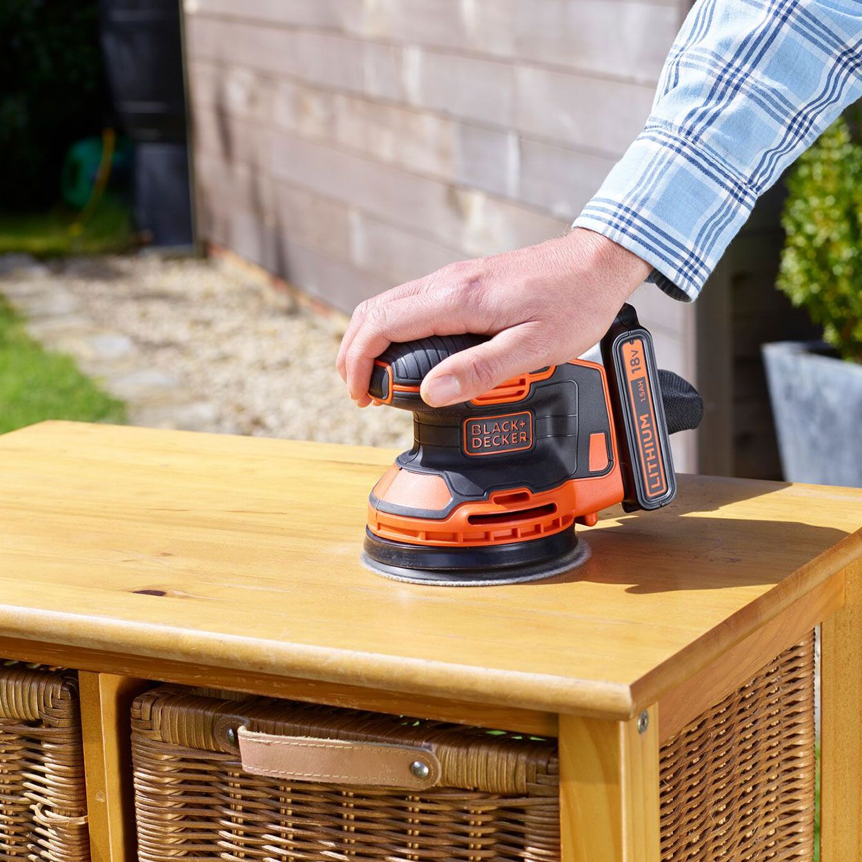 BLACK & DECKER 18V Random Orbital Sander 1.5Ah battery