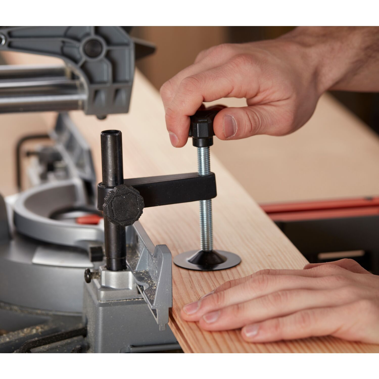 BLACK+DECKER 1600W 216mm Single Bevel Slide Mitre Saw