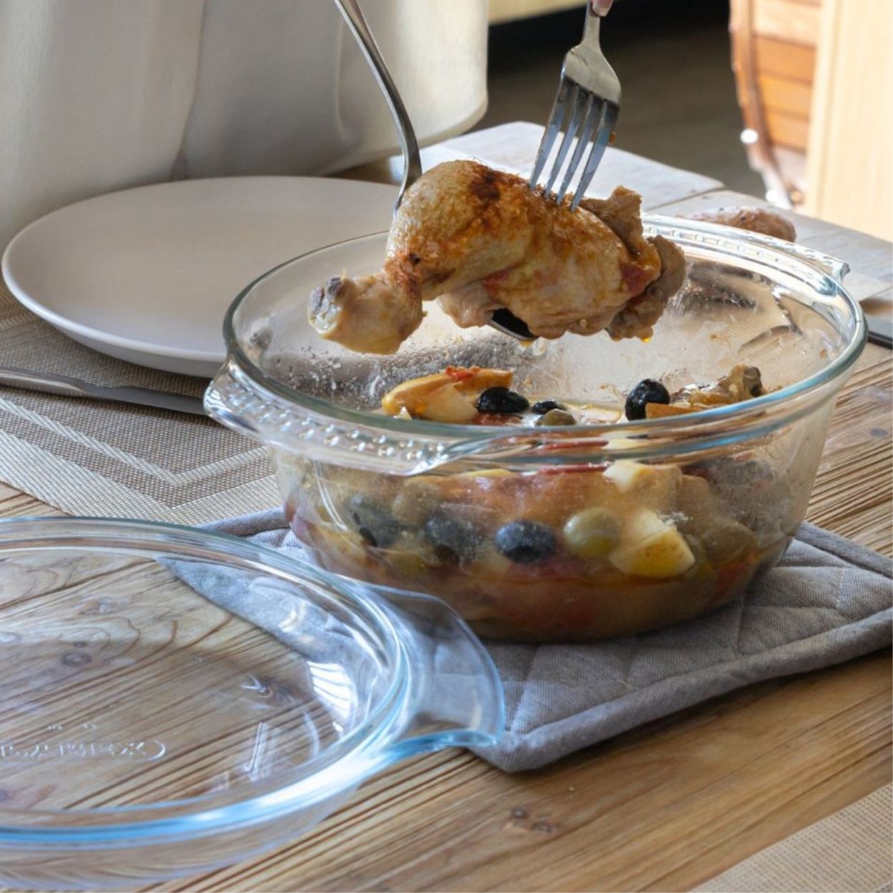 Pyrex Round Casserole Dish 2Ltr