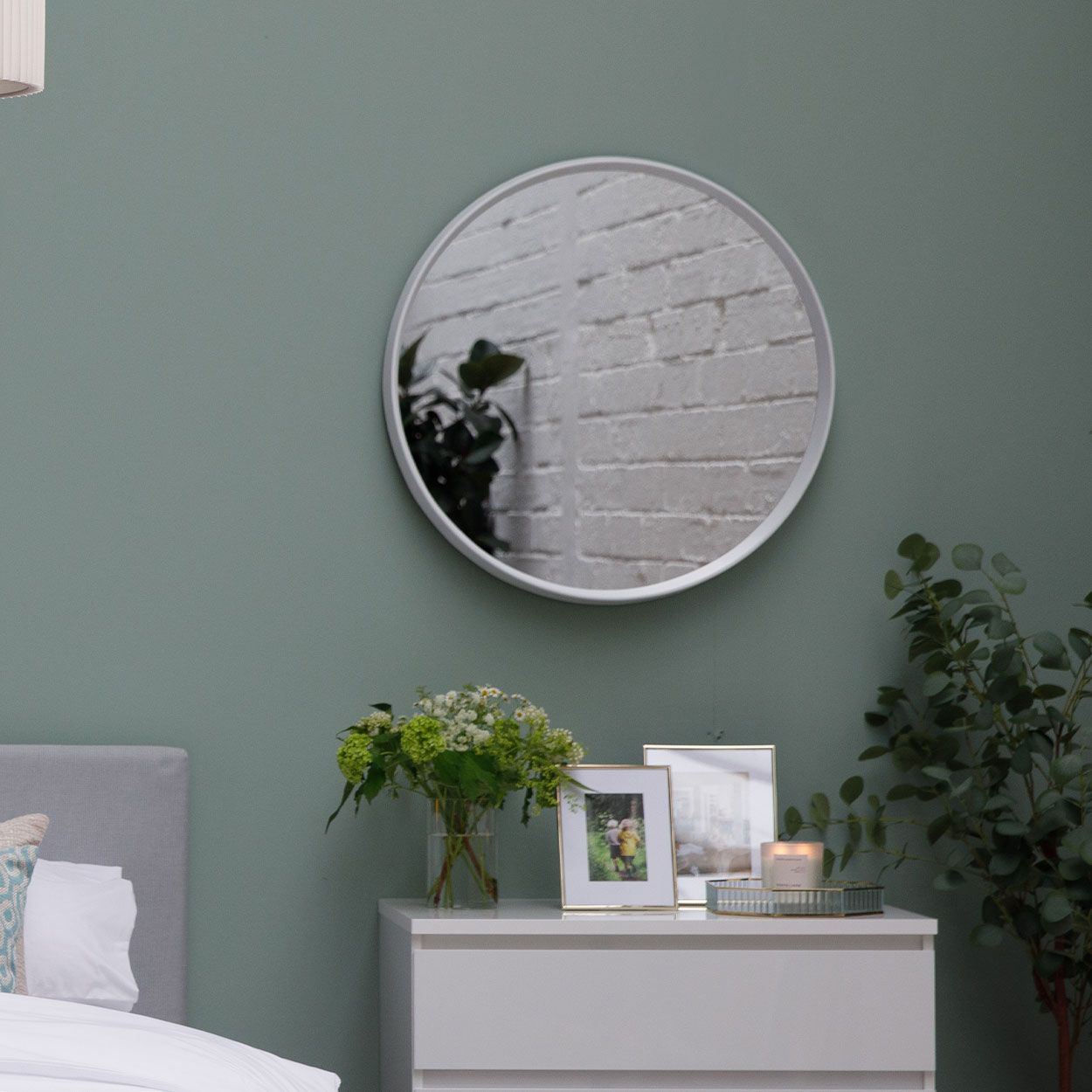 Round Mirror in White - 70cm