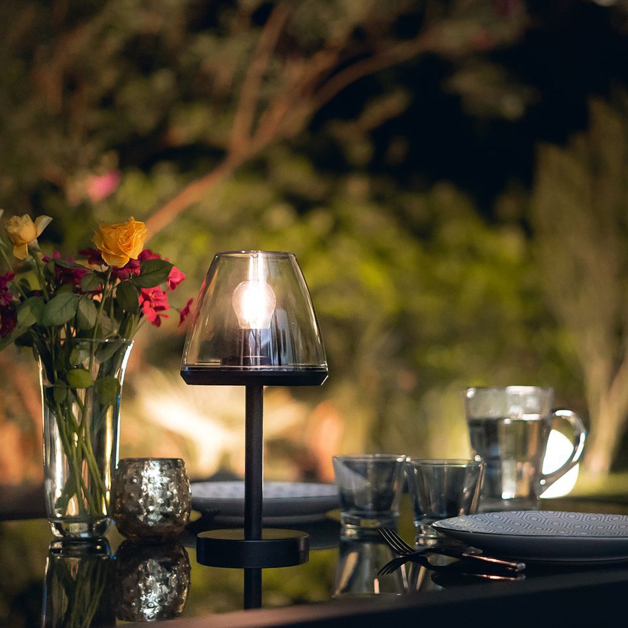 2-In-1 Solar Table Lamp