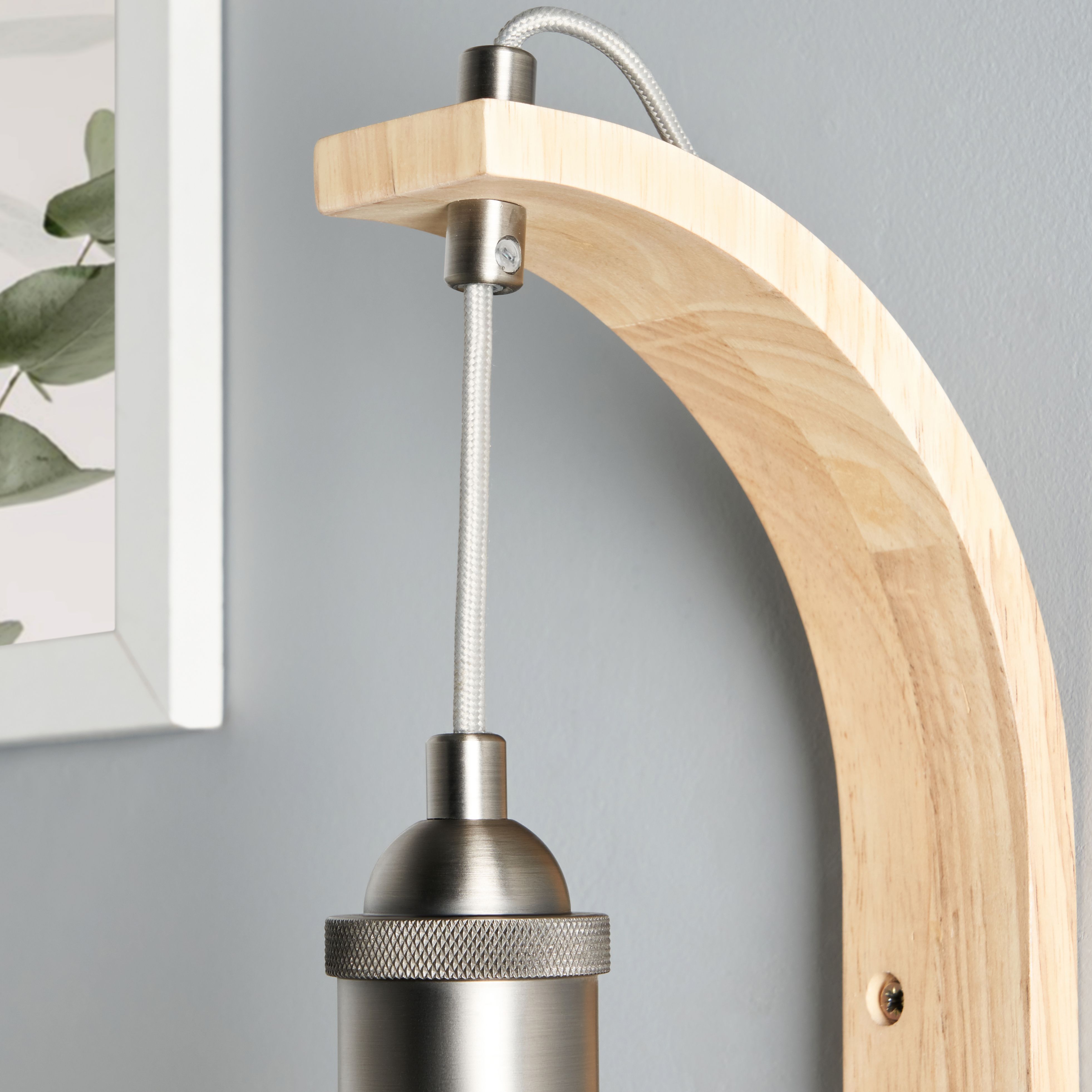 Mahn Wooden Bracket Wall Light