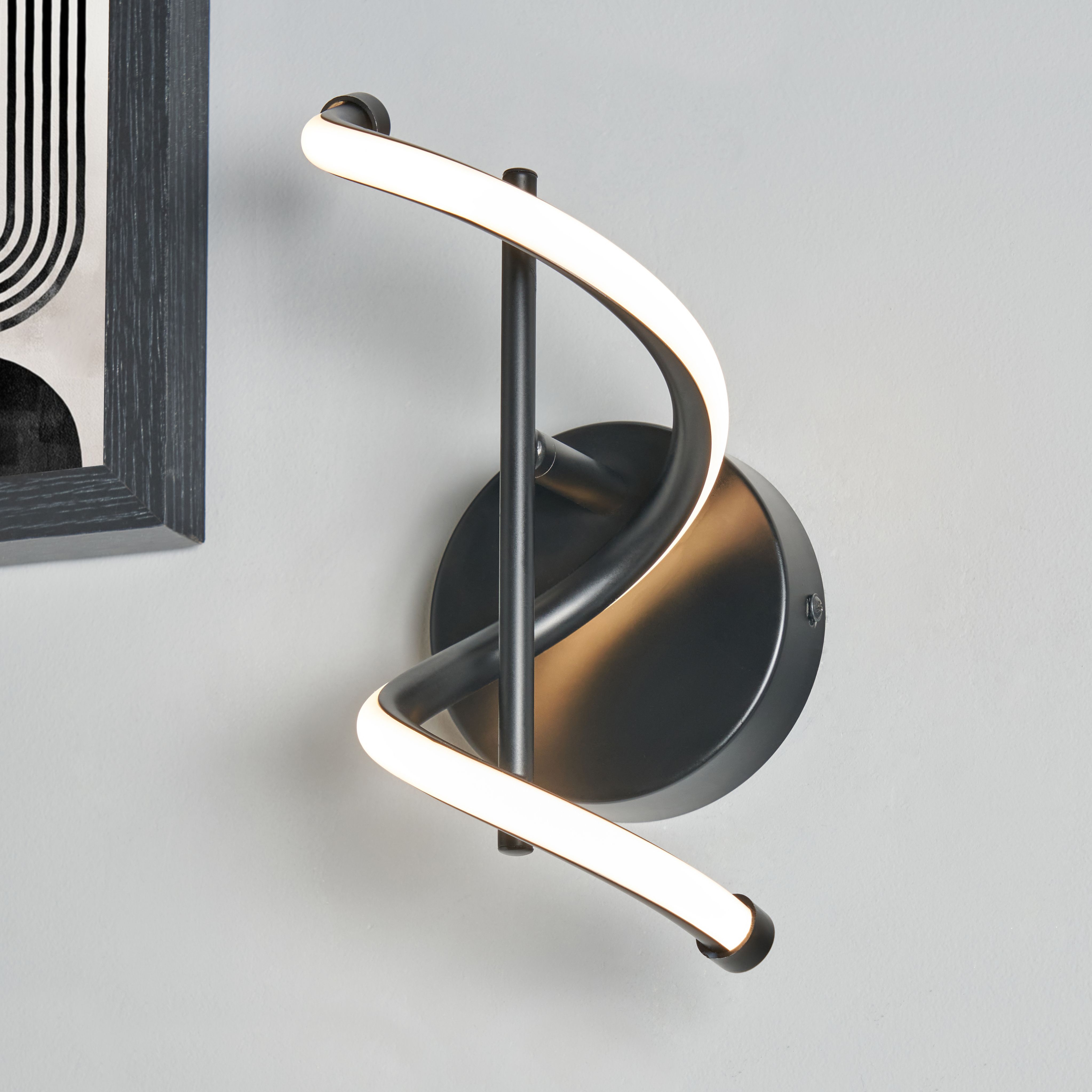 Nabria Leo LED Wall Lamp - Black