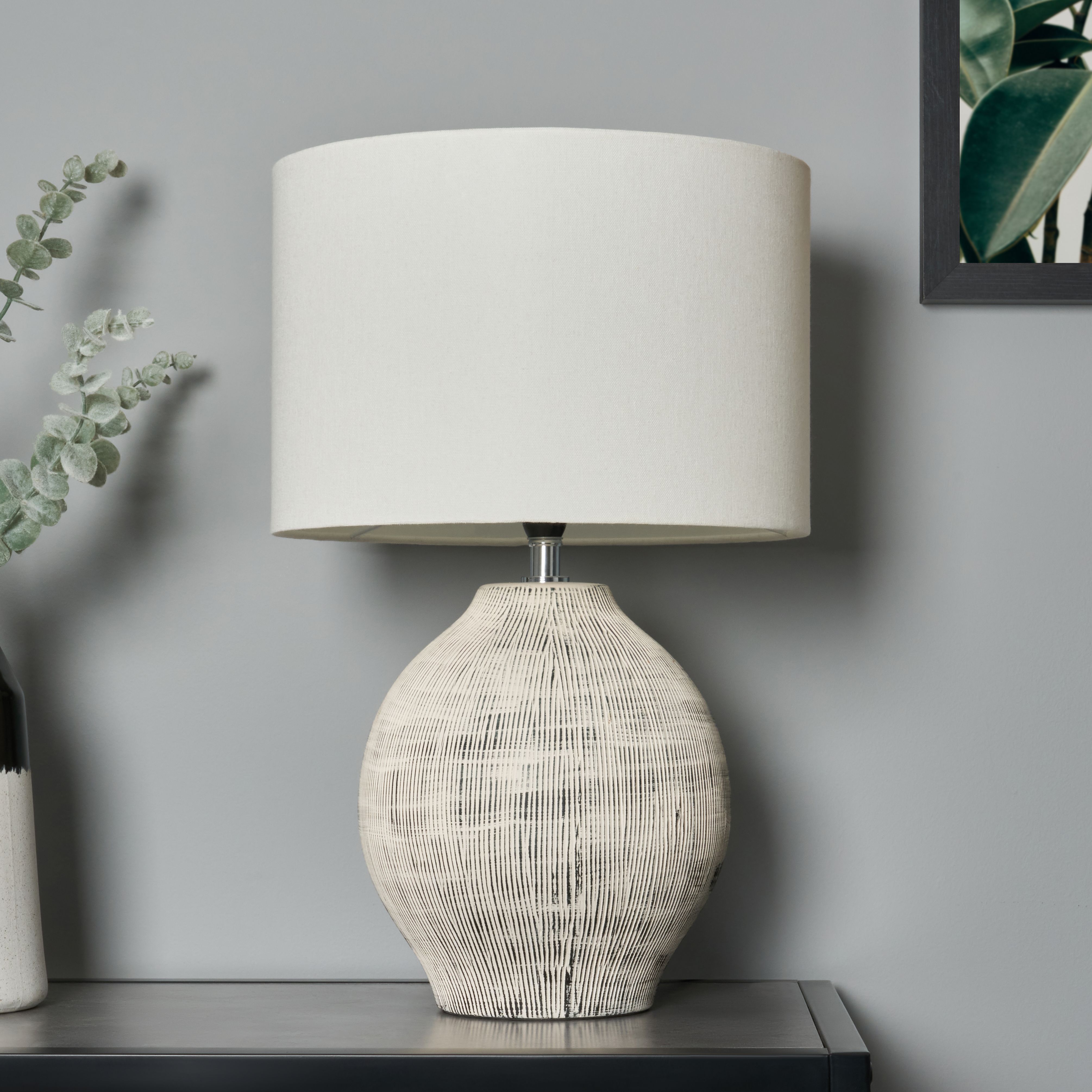 Tenno Scratched Cermaic Table Lamp