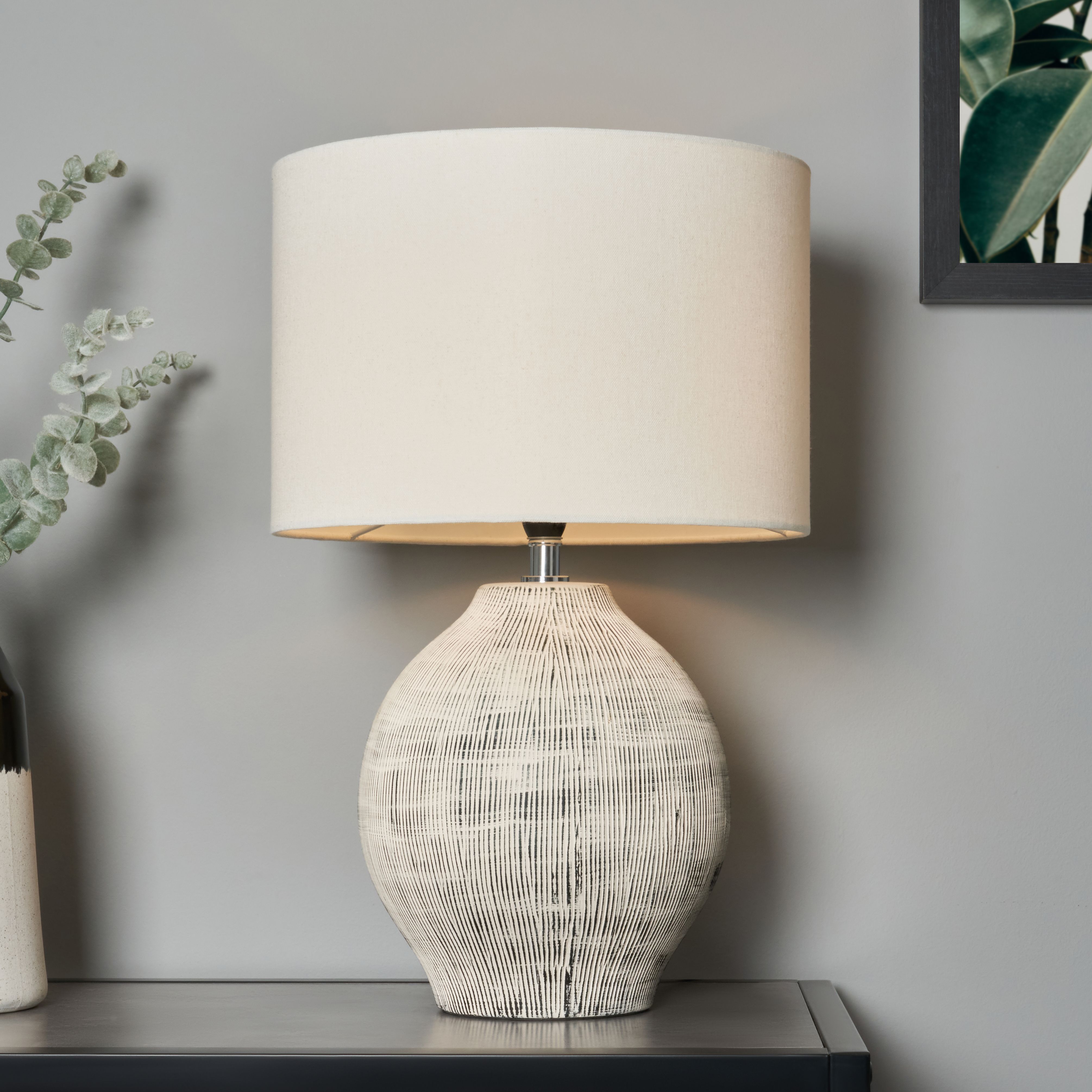 Tenno Scratched Cermaic Table Lamp