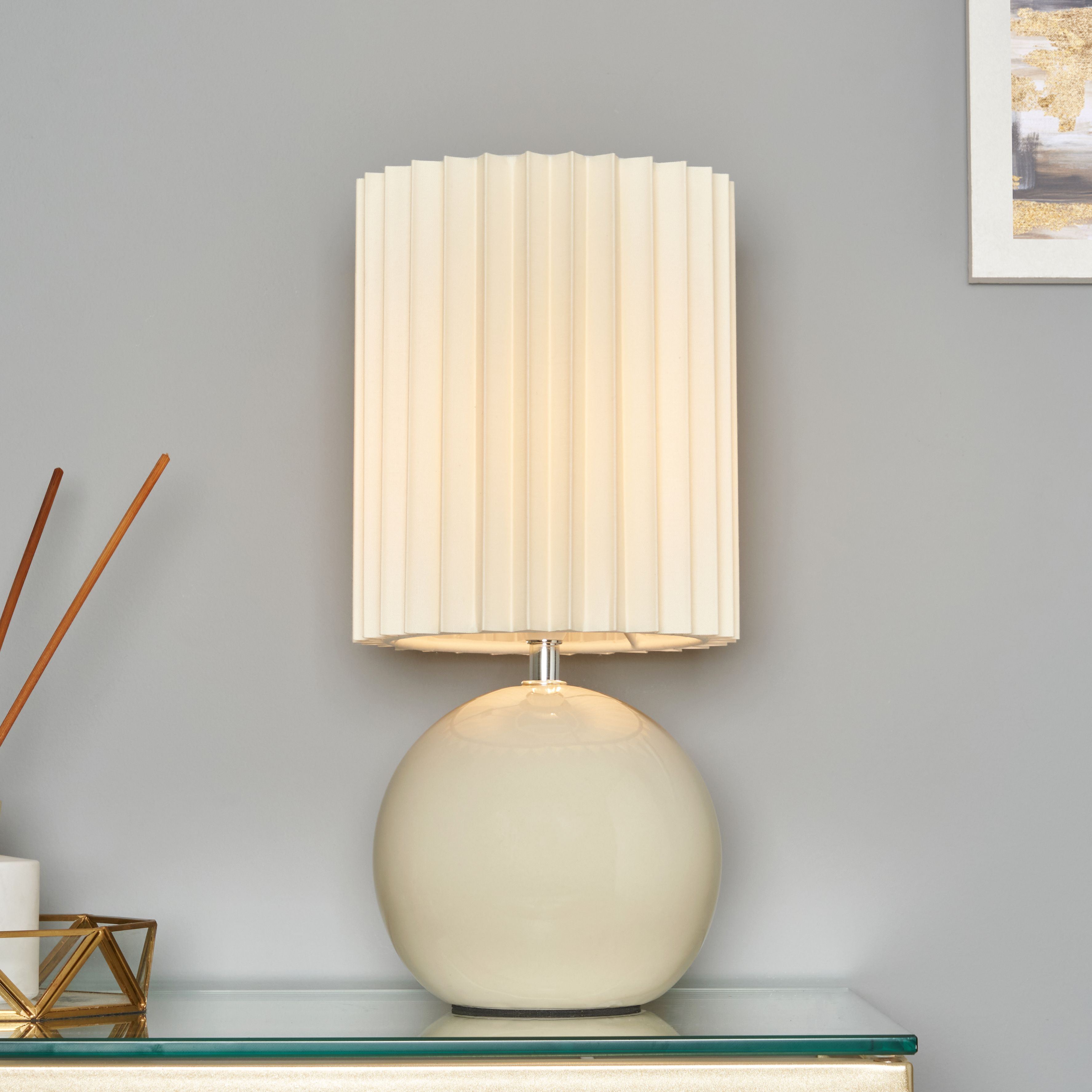 Lagoa Knife Pleat Table Lamp