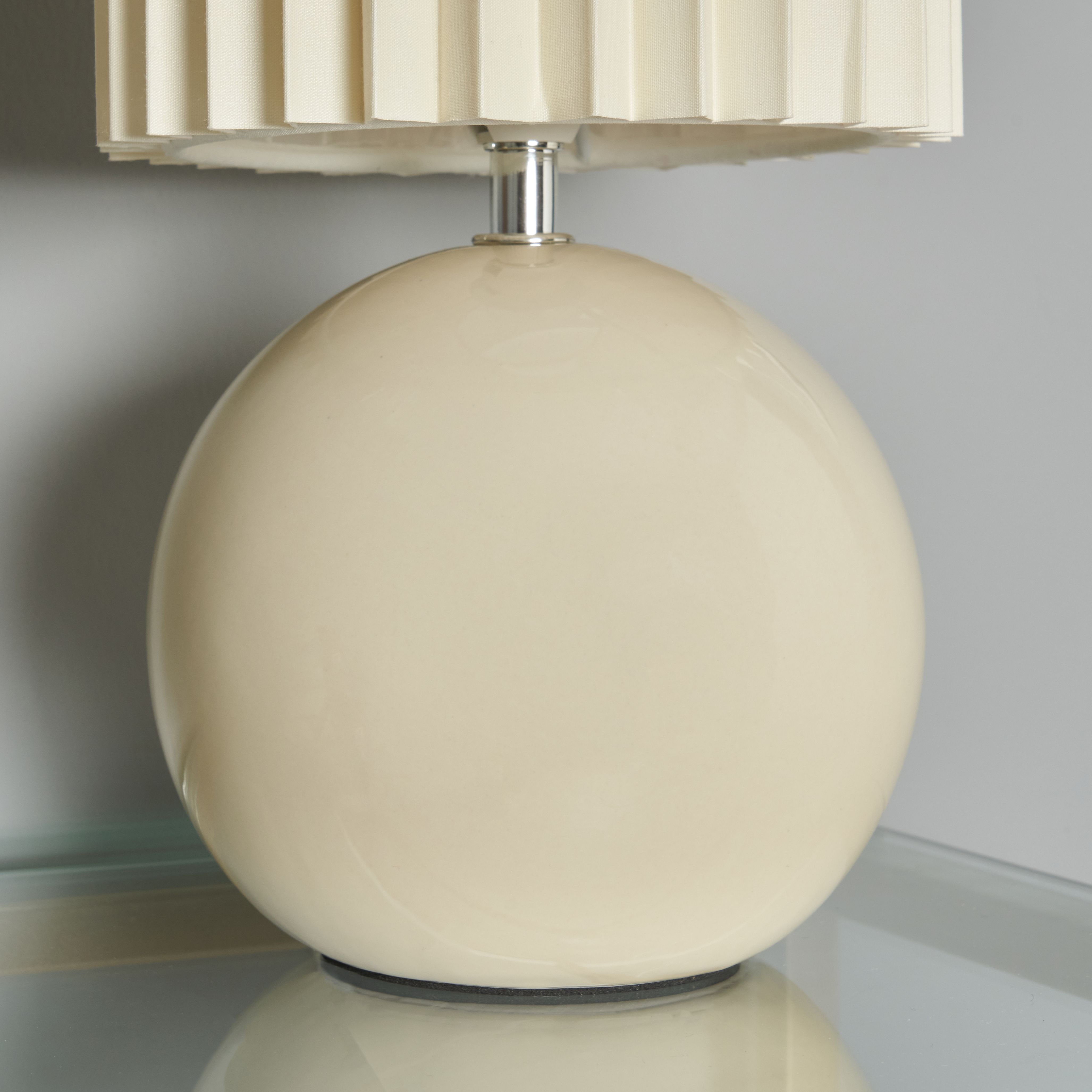 Lagoa Knife Pleat Table Lamp