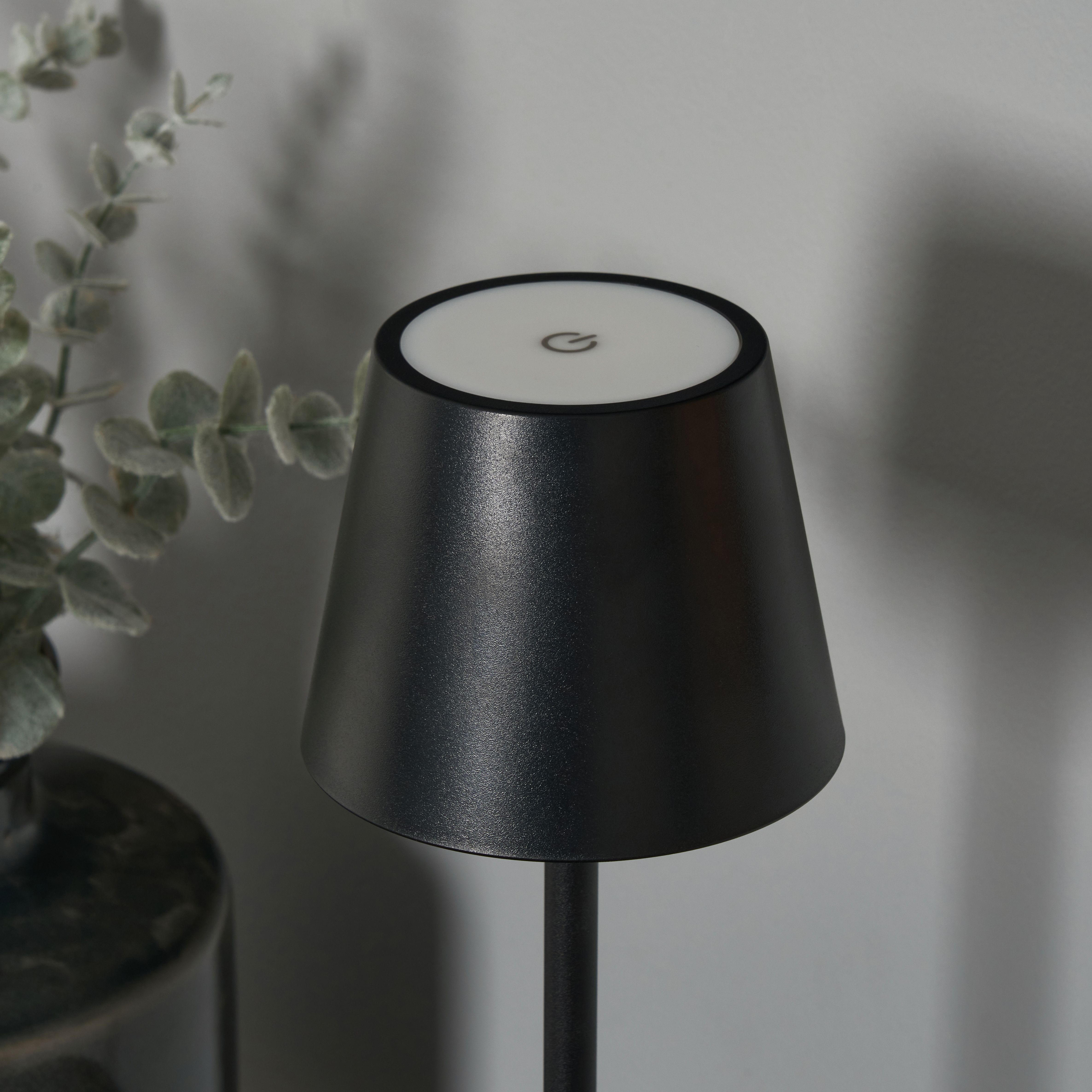Benac Ip44 Rechargeable Led Table Lamp Black