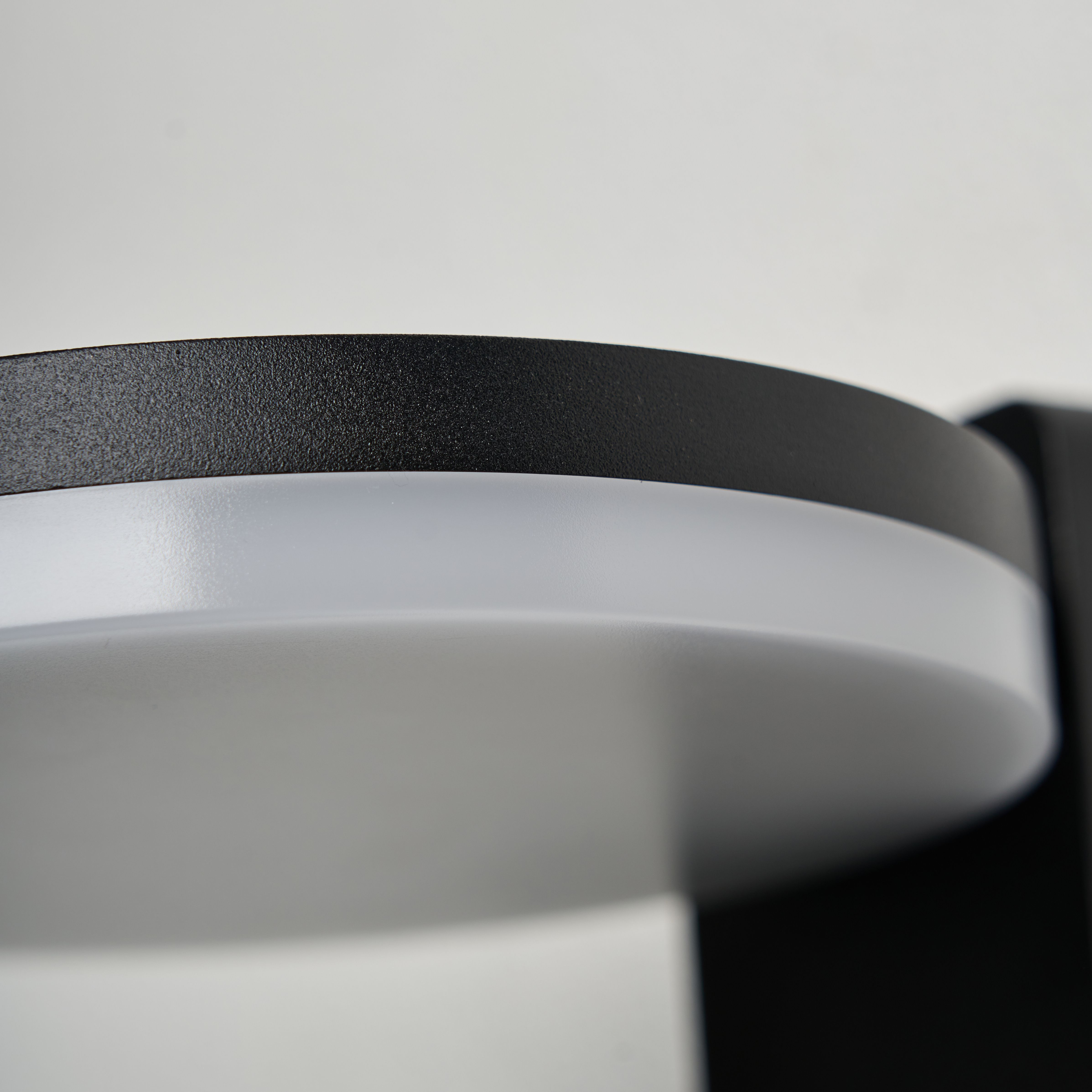 Vallo Outdoor Wall Lamp